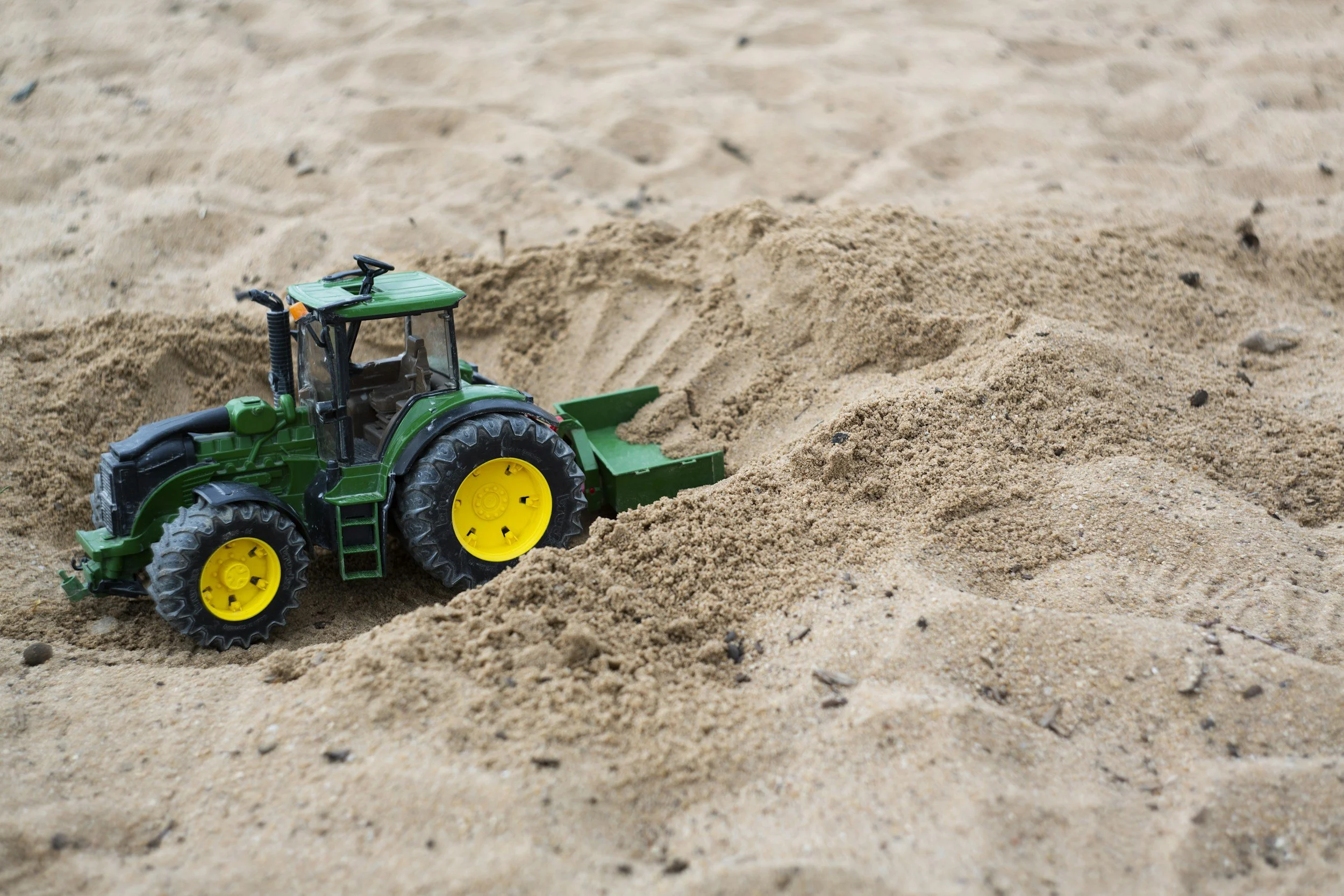 Zand, takken & fantasie: waarom buiten spelen het leukst is zonder regels