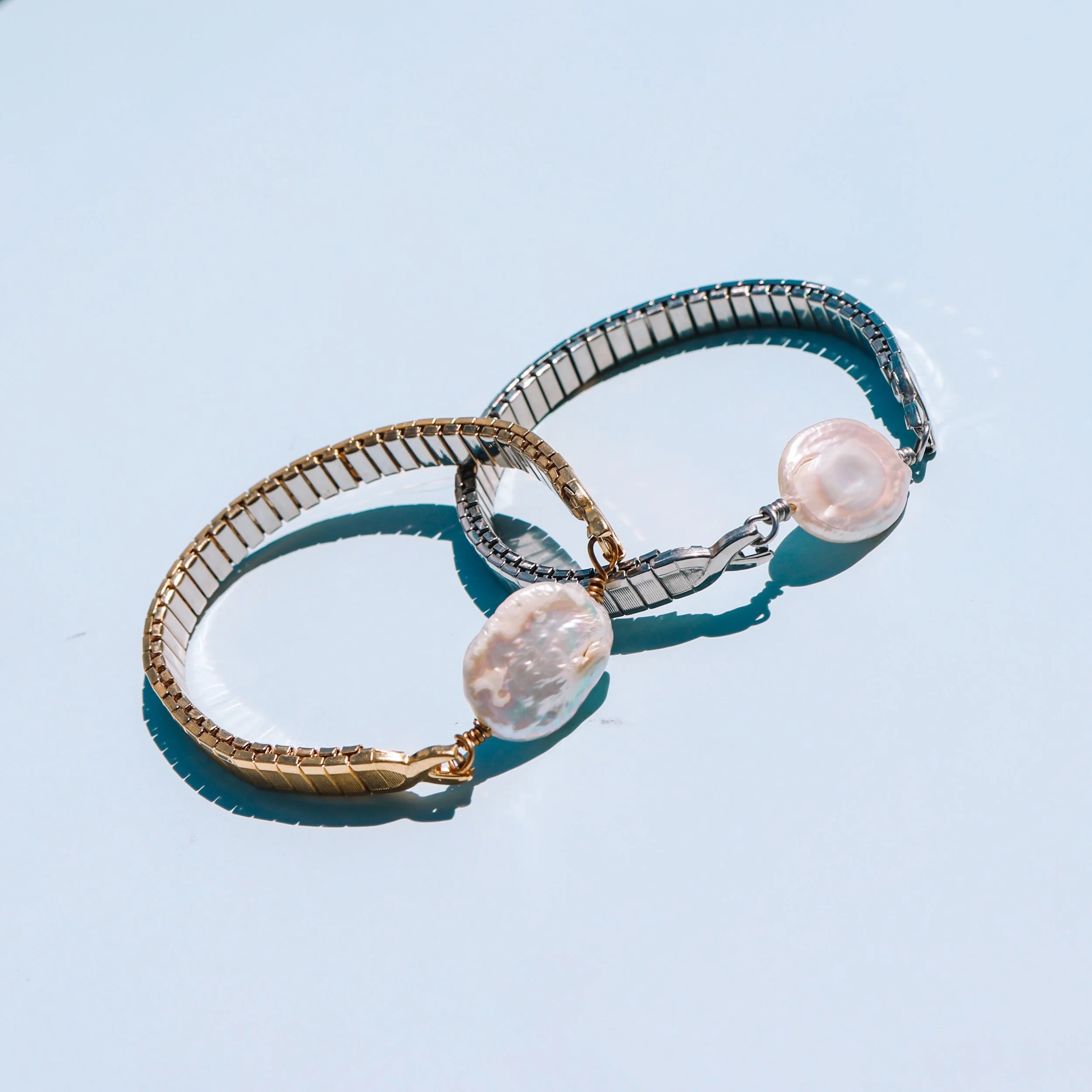 A little pearl moment🦪

These baroque pearl watch band bracelets are the perfect mix of timeless and trendy - available in gold and silver. The prettiest statement piece for your everyday stack.

Which are you choosing - gold or silver?💛🩶

#BluePo