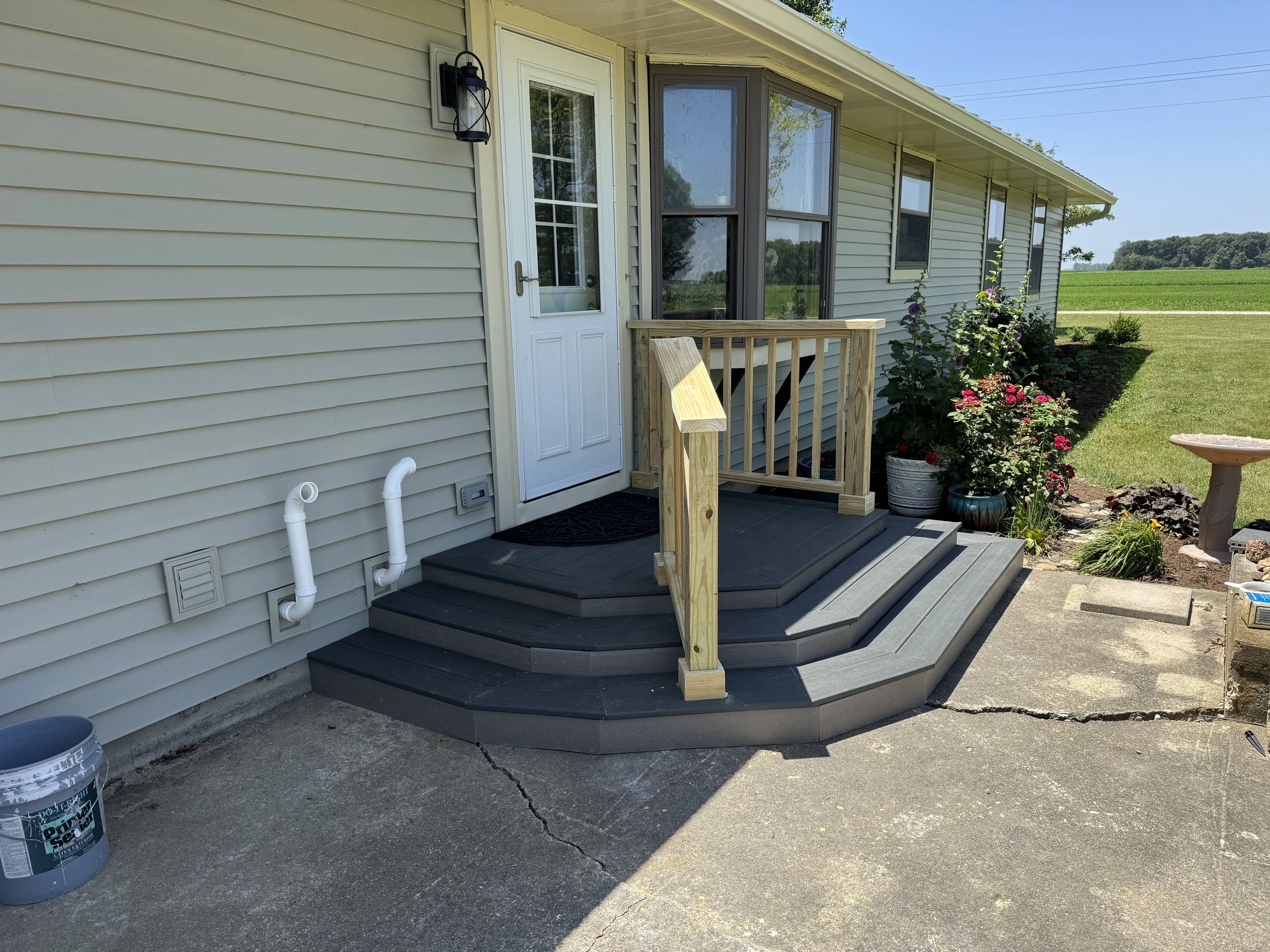 Custom Decks | Railing | Composite Decking | Fort Wayne | Bluffton | Central Indiana