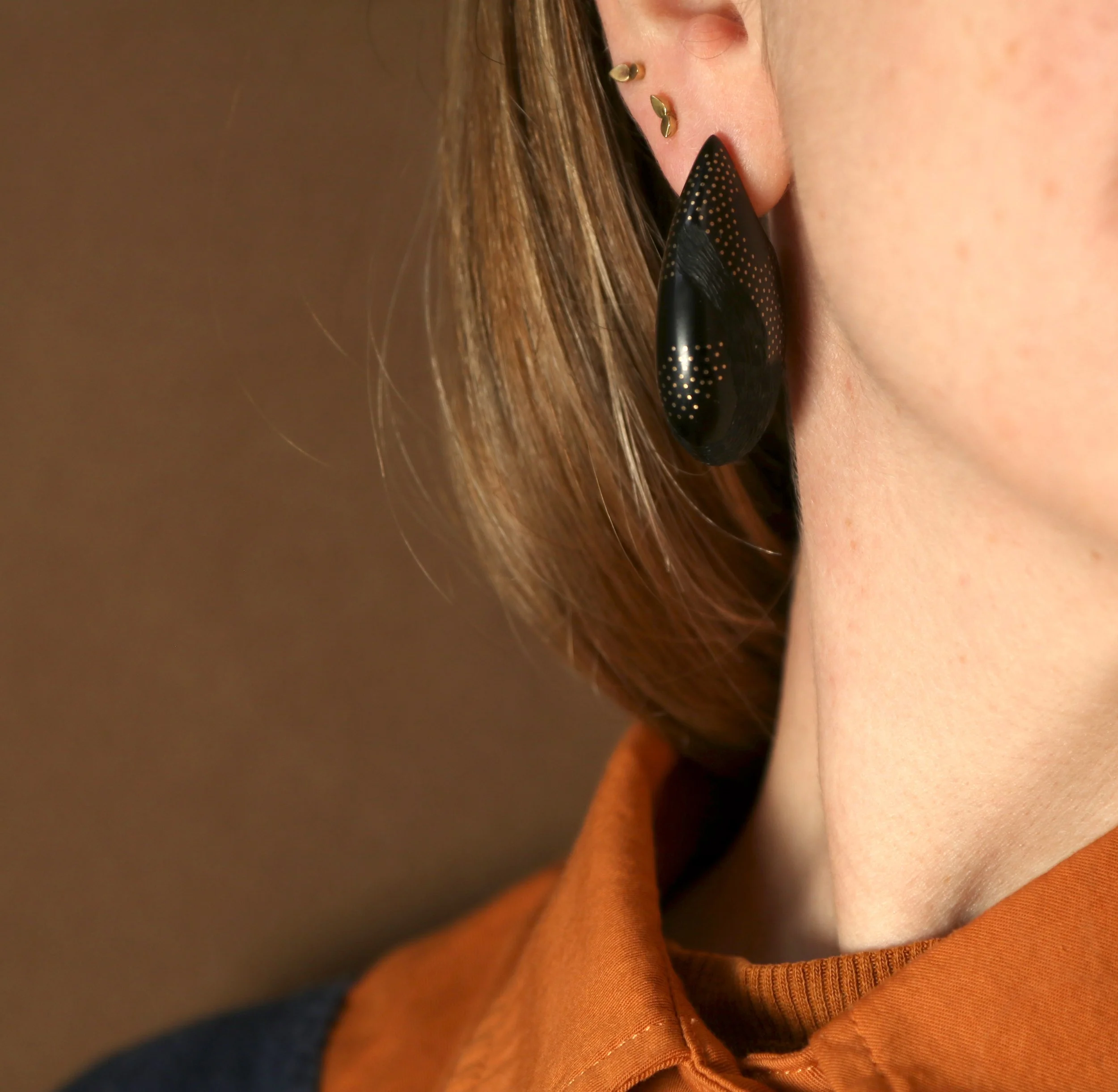 black suss hoops model.jpg