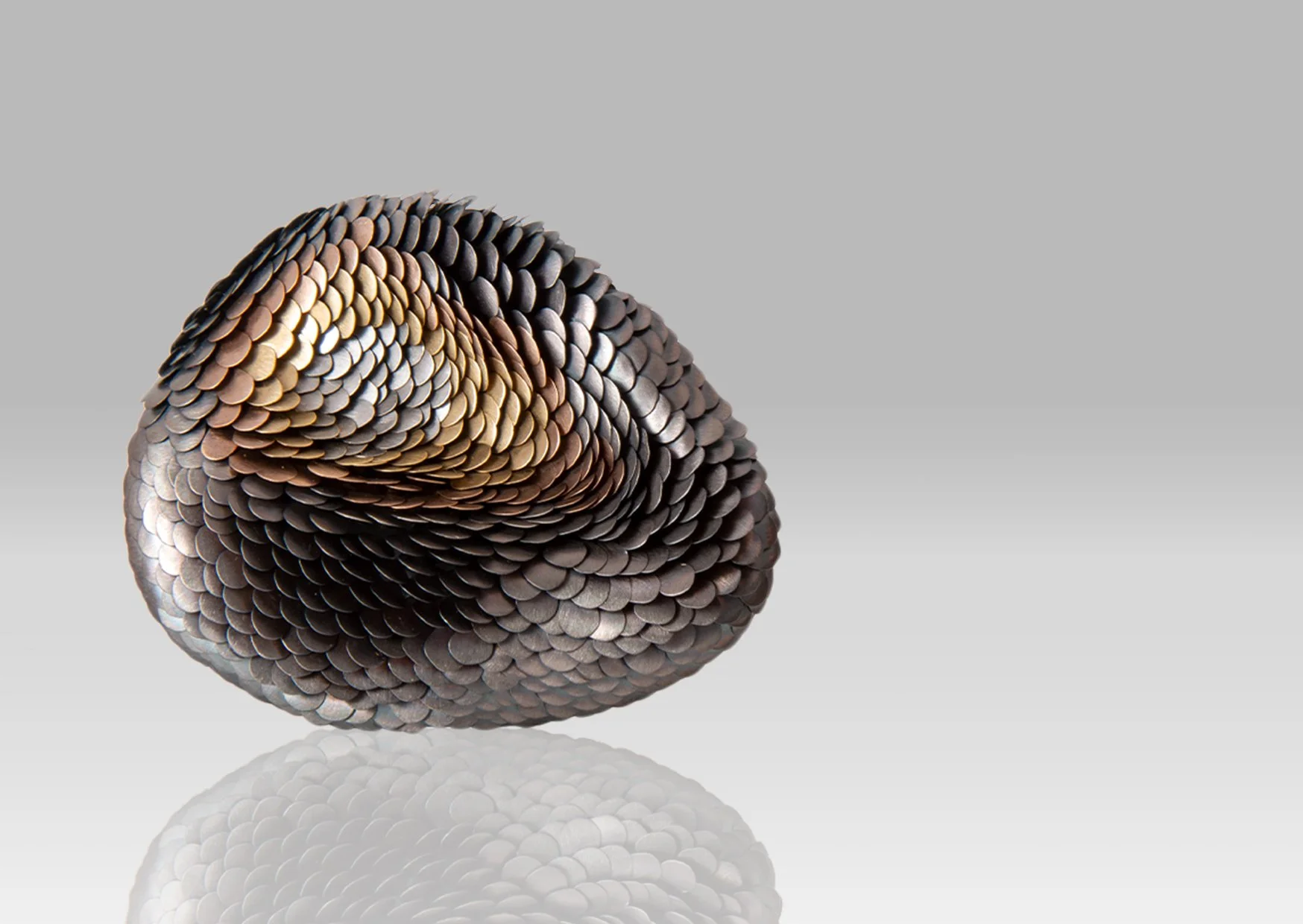 amaru_undulating_brooch_2019.jpg