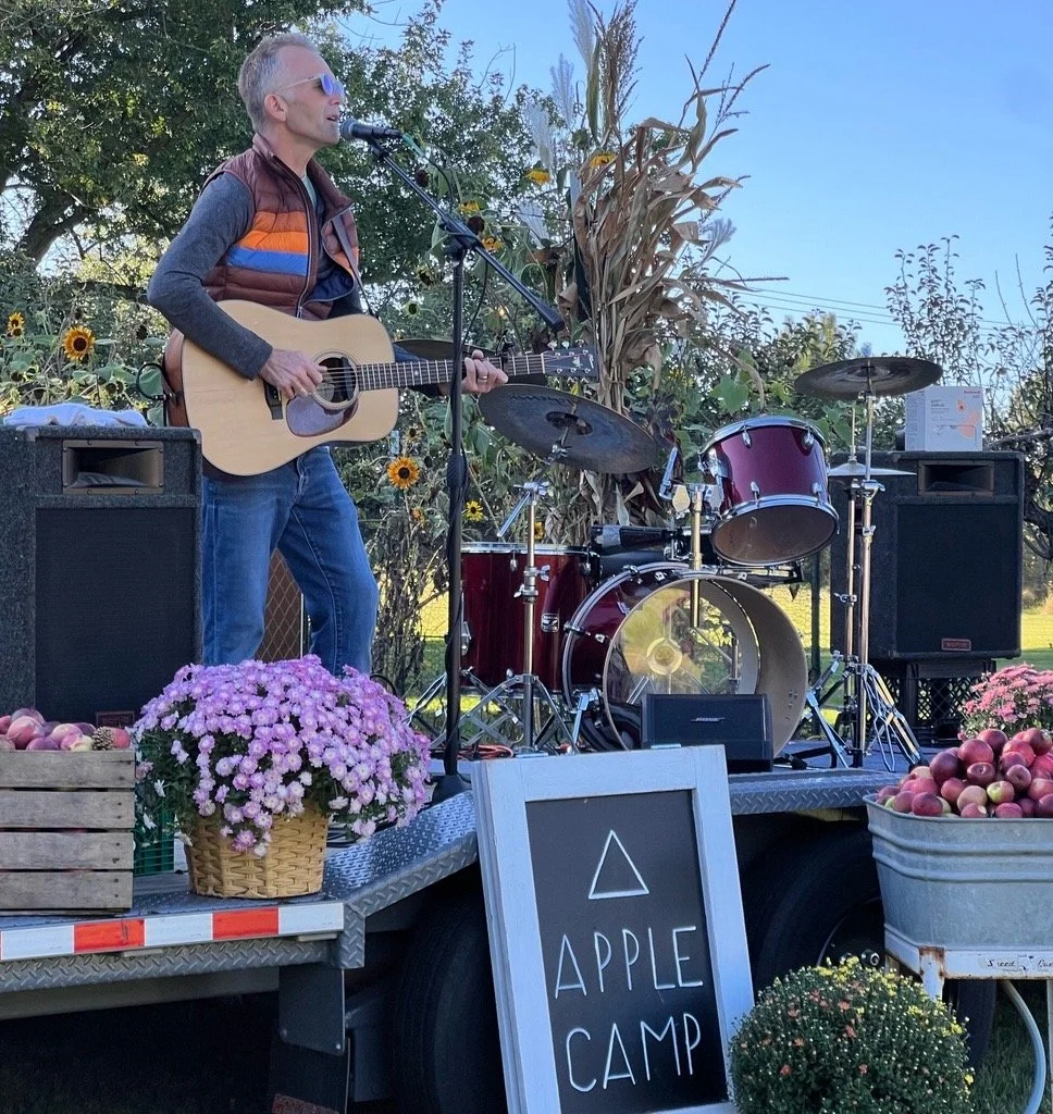 LIVE MUSIC
