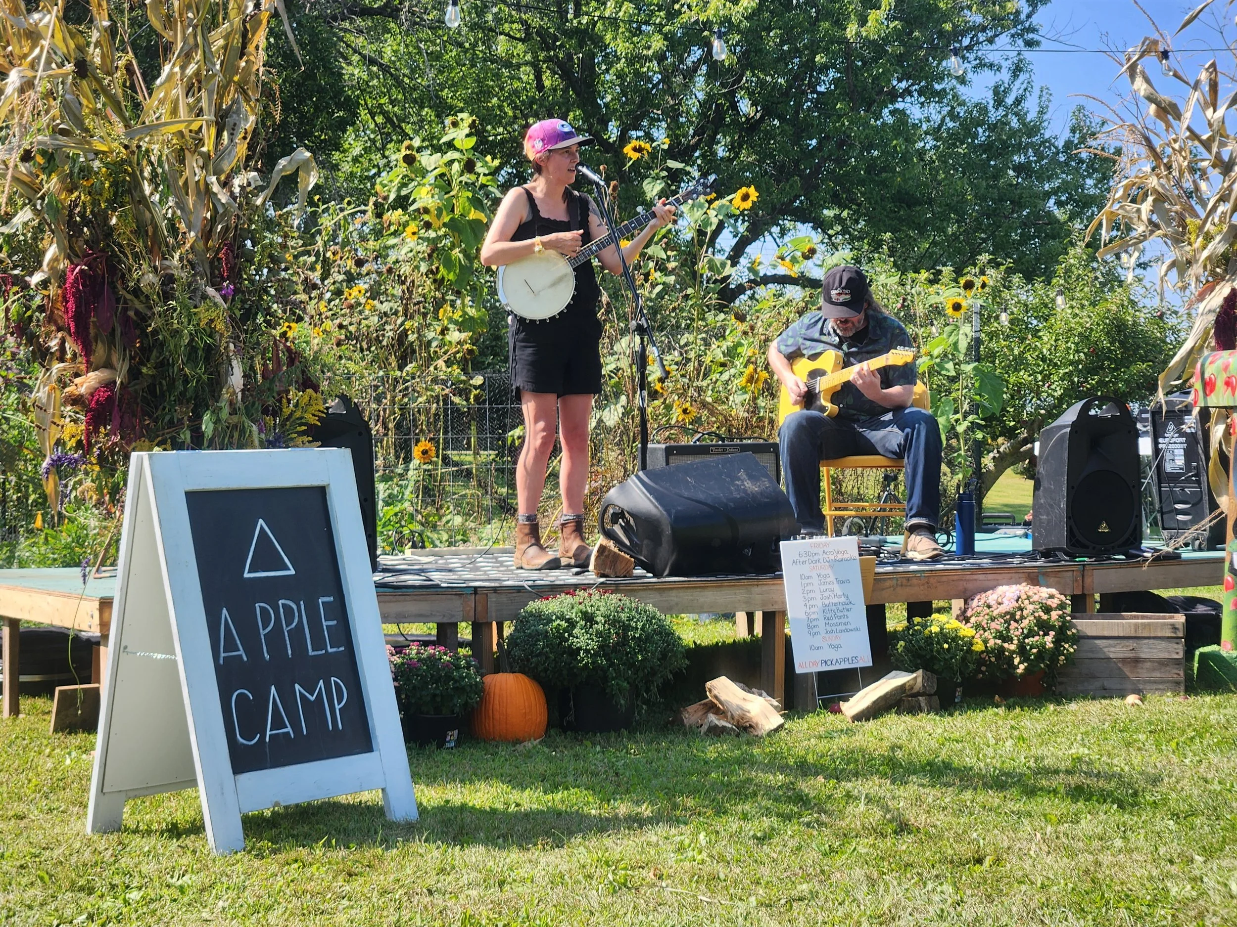 LIVE MUSIC