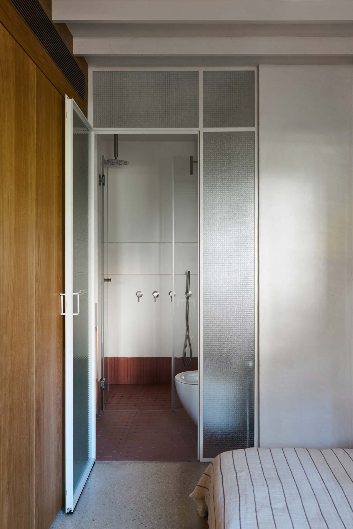 Shower-cat62681.jpg