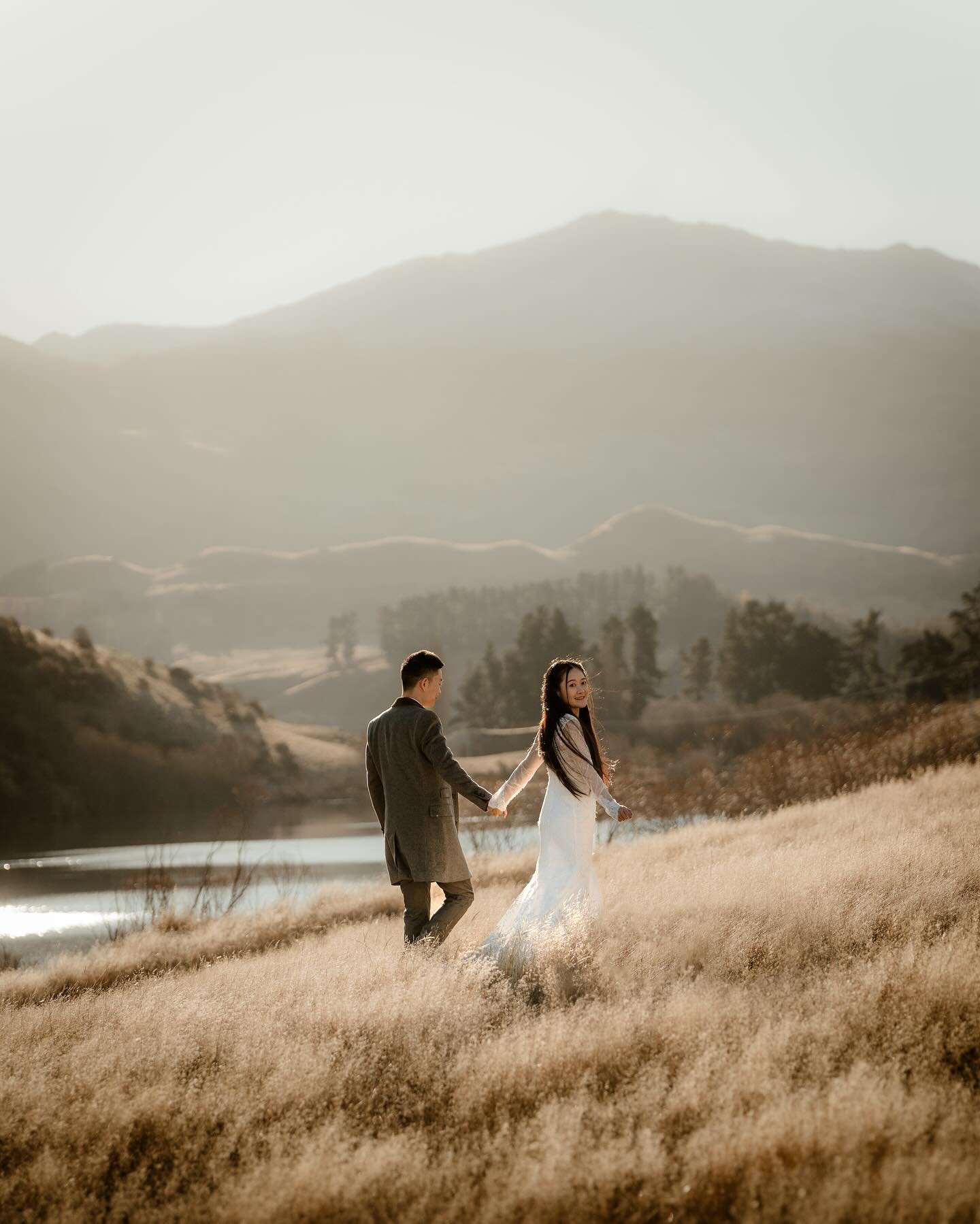This stunning lake location in Queenstown is such a hidden gem! In the winter months it&rsquo;s the last southern facing area in Queenstown to hold the sun which creates an incredible hazy afternoon light. This amazingly intelligent couple from China