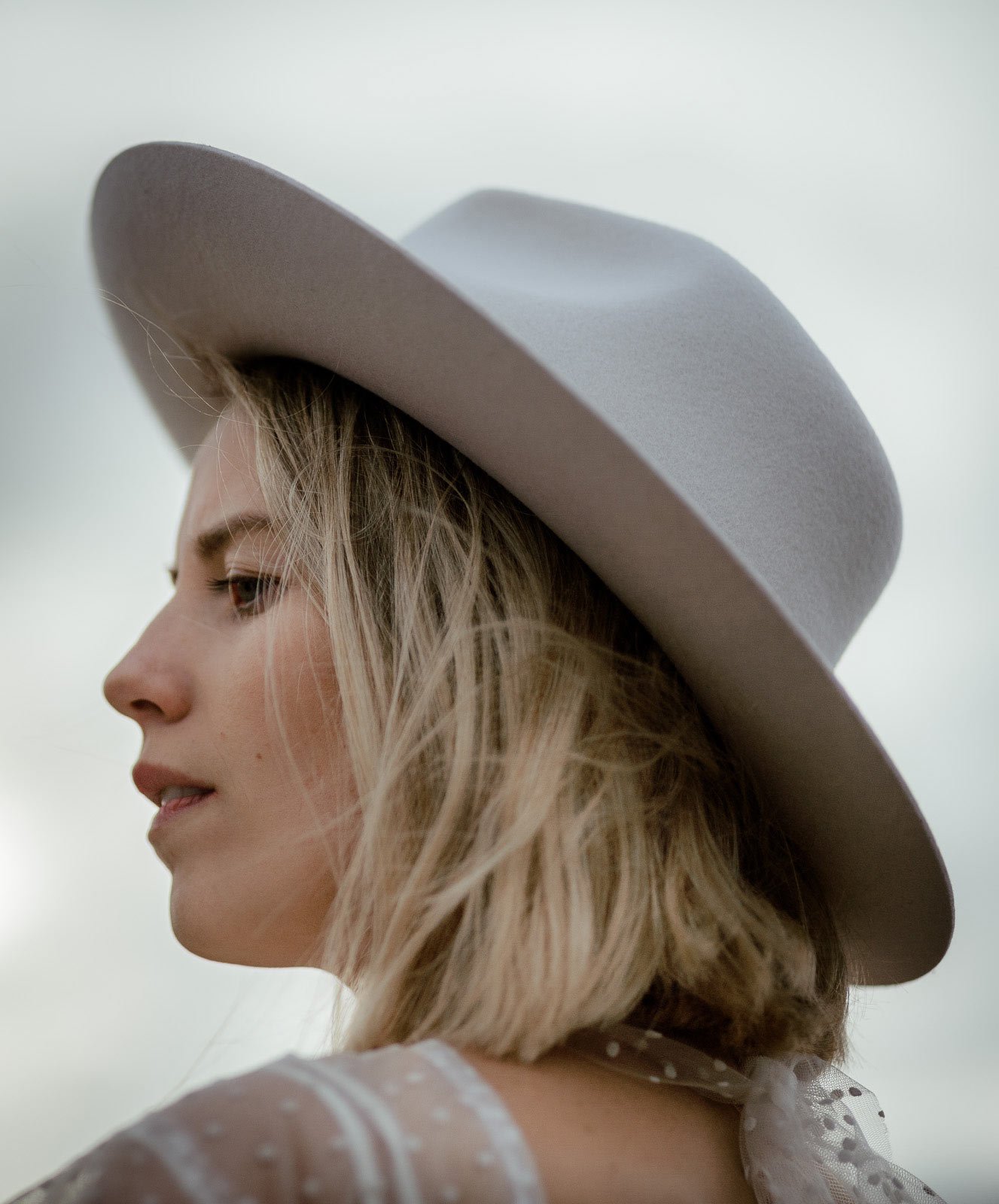 stylish Queenstown Bride in beautiful white hat