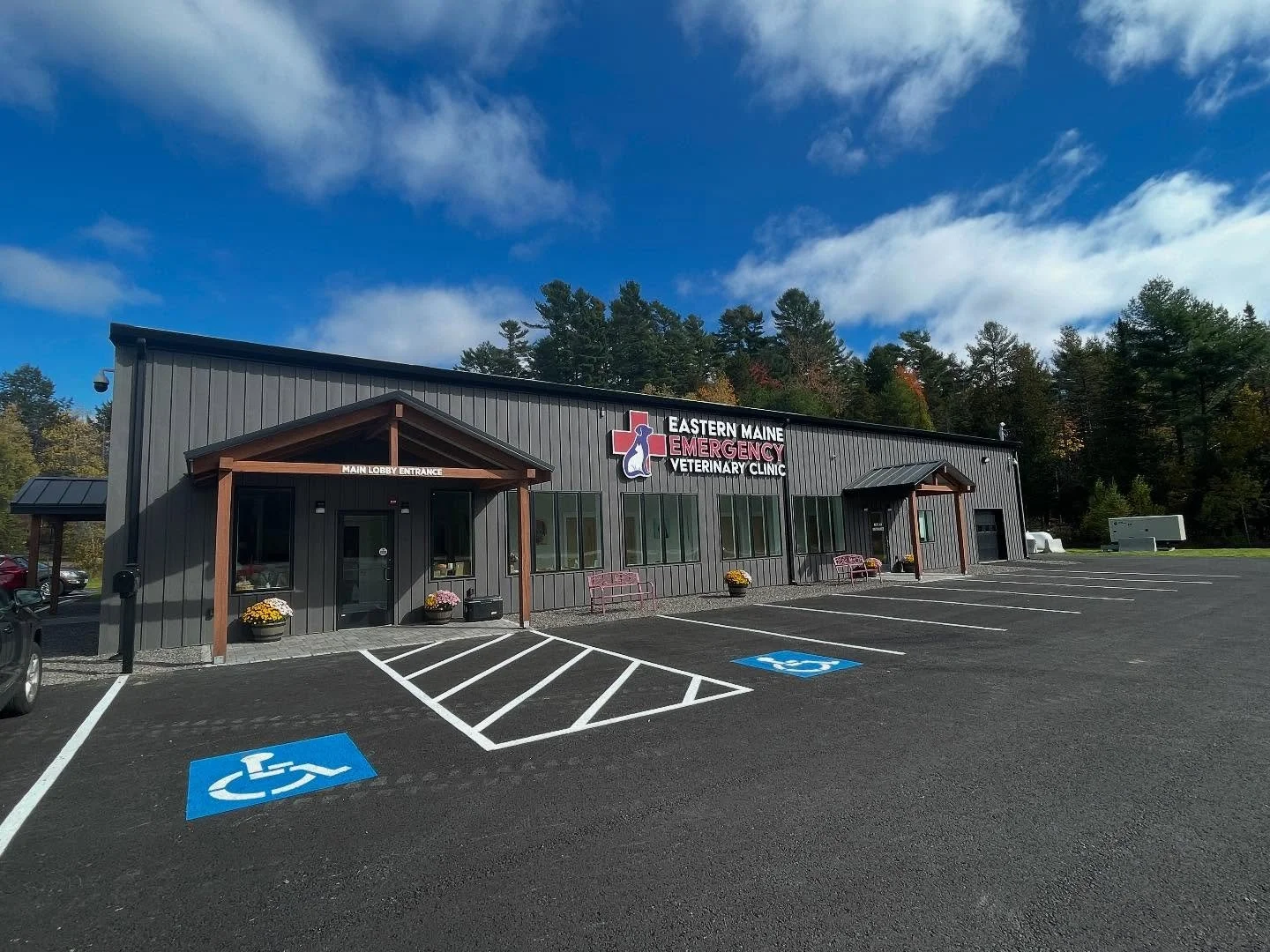 The new Eastern Maine Emergency Veterinary Clinic is now open in Holden, ME. An old 5,000 sf pre-engineered metal building that once housed a Fireworks sale and storage business has been completely revitalized and given a new look. The new emergency 