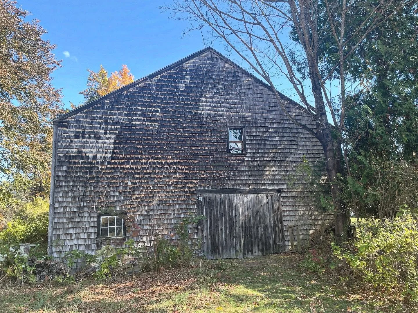 Bringing this bad lady back to life is going to be a fun one! Strip, lift, support, restore, and repurpose. #barnrestoration #adu #historicbuildings