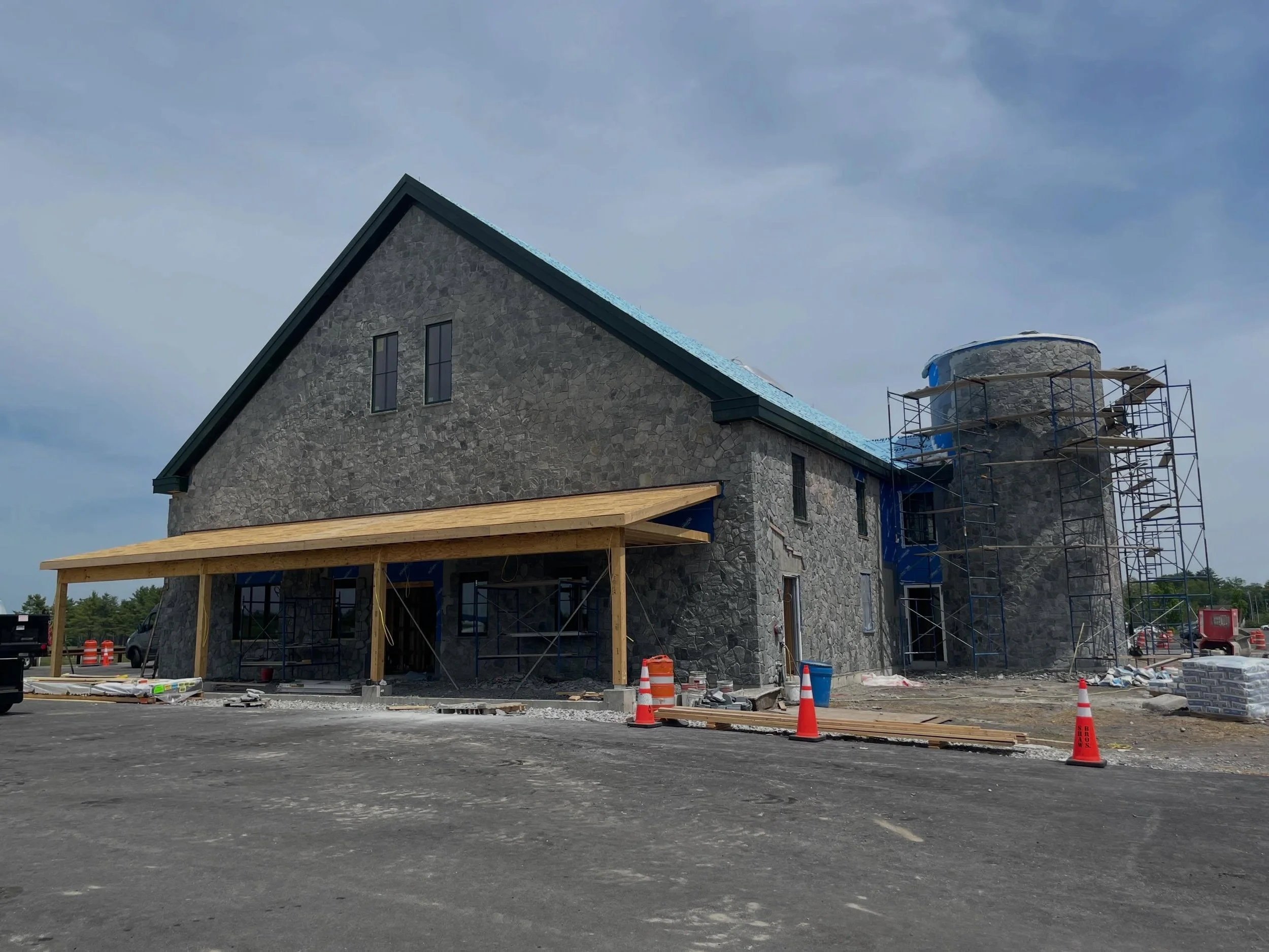 A silo, copper and mucho stone. Buenisimo! I love seeing the vision in person come to life!
@mainelygorham #architecture #barn #stone @krouse_timber_frames @shaw_brothers_construction