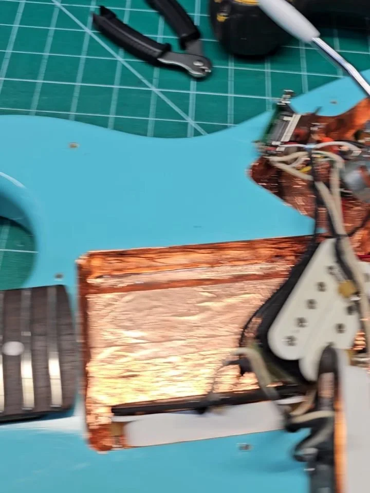 Did a little work on the gore-caster today. Customized this pick guard and headstock with some old @fangoria magazines. 

#stratocaster #partscaster #guitar #horror #gearboxdesigns