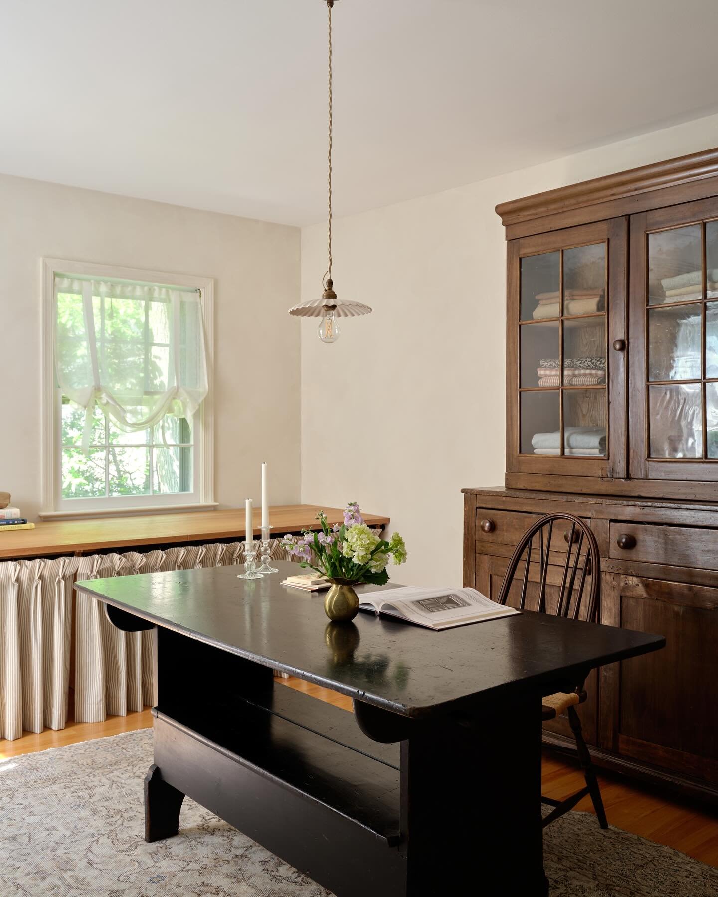 Thrilled to see my work featured in this article on AD @archdigest! The article features home offices and I share why I love incorporating vintage pieces in a highly functional space like an office. 

As old as these antiques are, they still function
