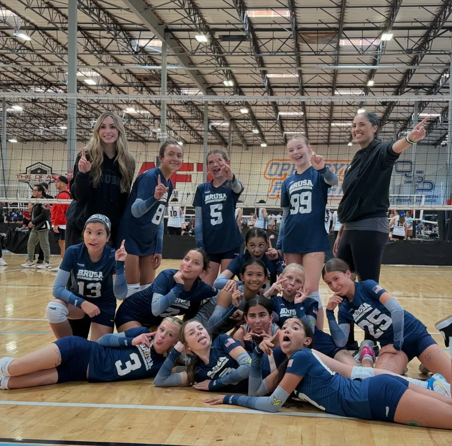 💫 12 Tobi 💫

Coming in hot for their first tournament of the season🔥They went 4-2 on the weekend and a 3-0 day today!
Way to go girls!