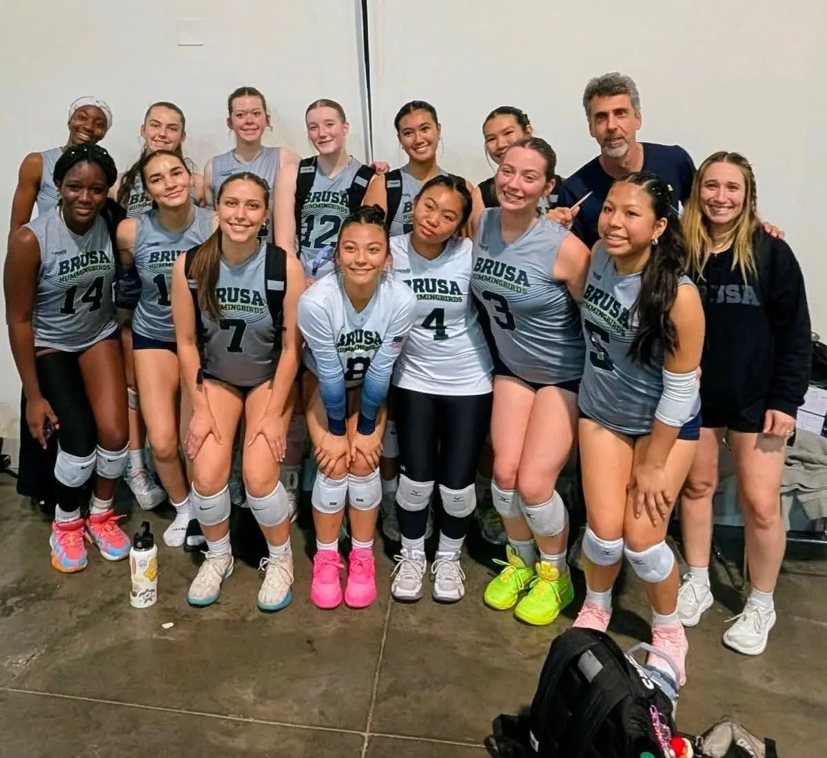 16 Fiapo is heading to the GOLD Bracket and still fighting for that bid and medal 💪

They went 3-0 today and are making big moves!
Bring the fire tomorrow girls 🔥🔥