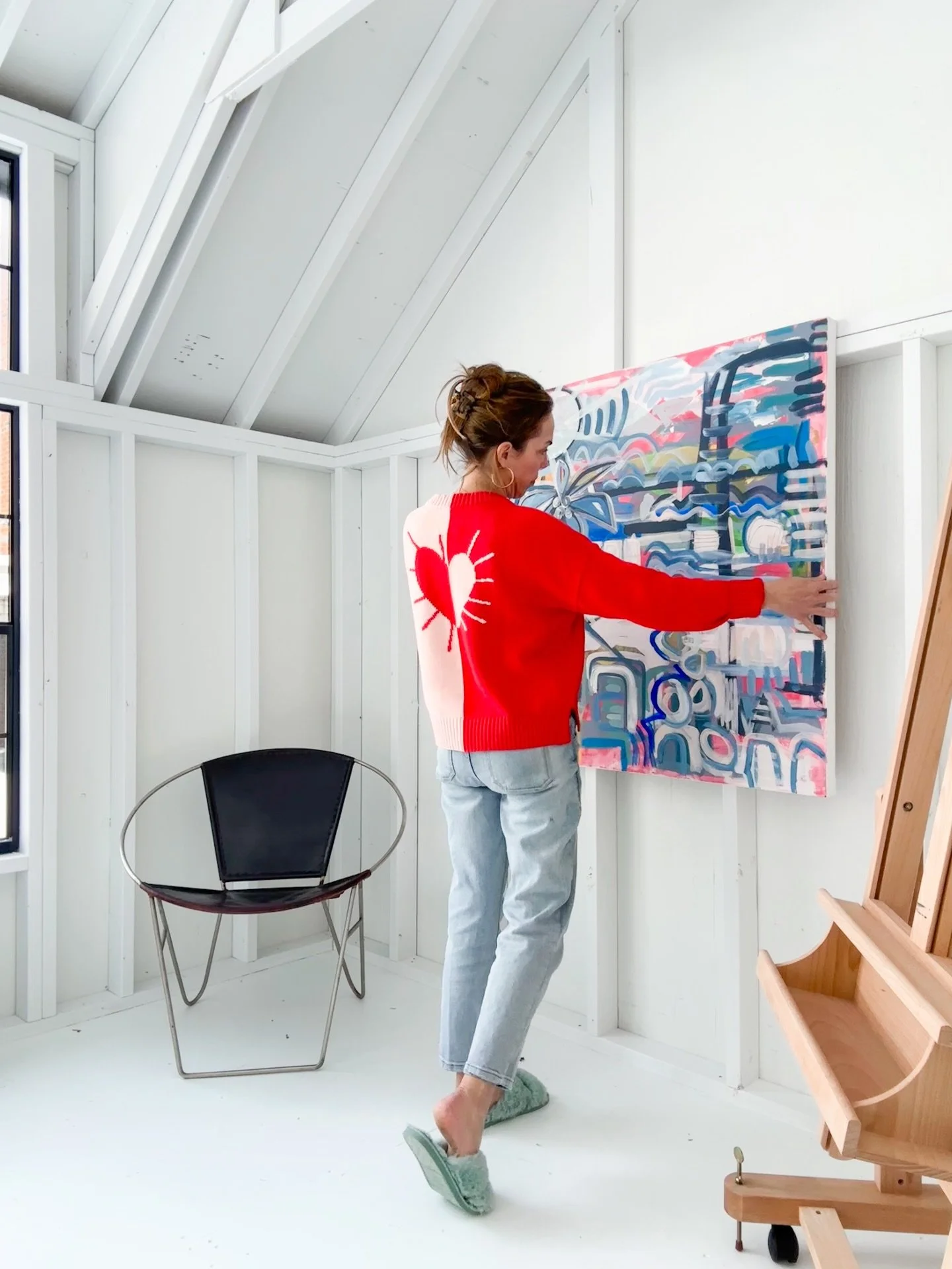 Being in the studio this weekend feels good for my heart.
Paint, quiet, sunlight&hellip; and my favorite @kerri.rosenthal Kerri Rosenthal sweater to match the mood. ❤️