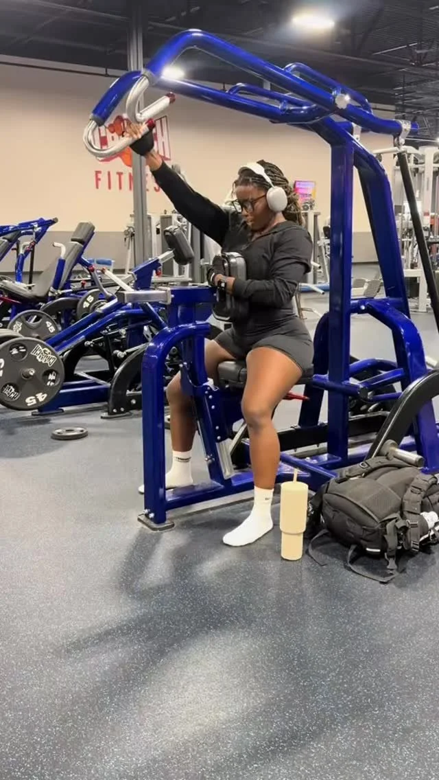 the gym is so much of my whole life atp and my full time job, soo in love with it 🥺🥺🫶🏾
#fypシ #225tiktok #cutegymgirl #trending #fitnessmotivation #gymtok #gymmotivation #stronggirl #blackwomendoworkout #batonrougefitness #gymgirl