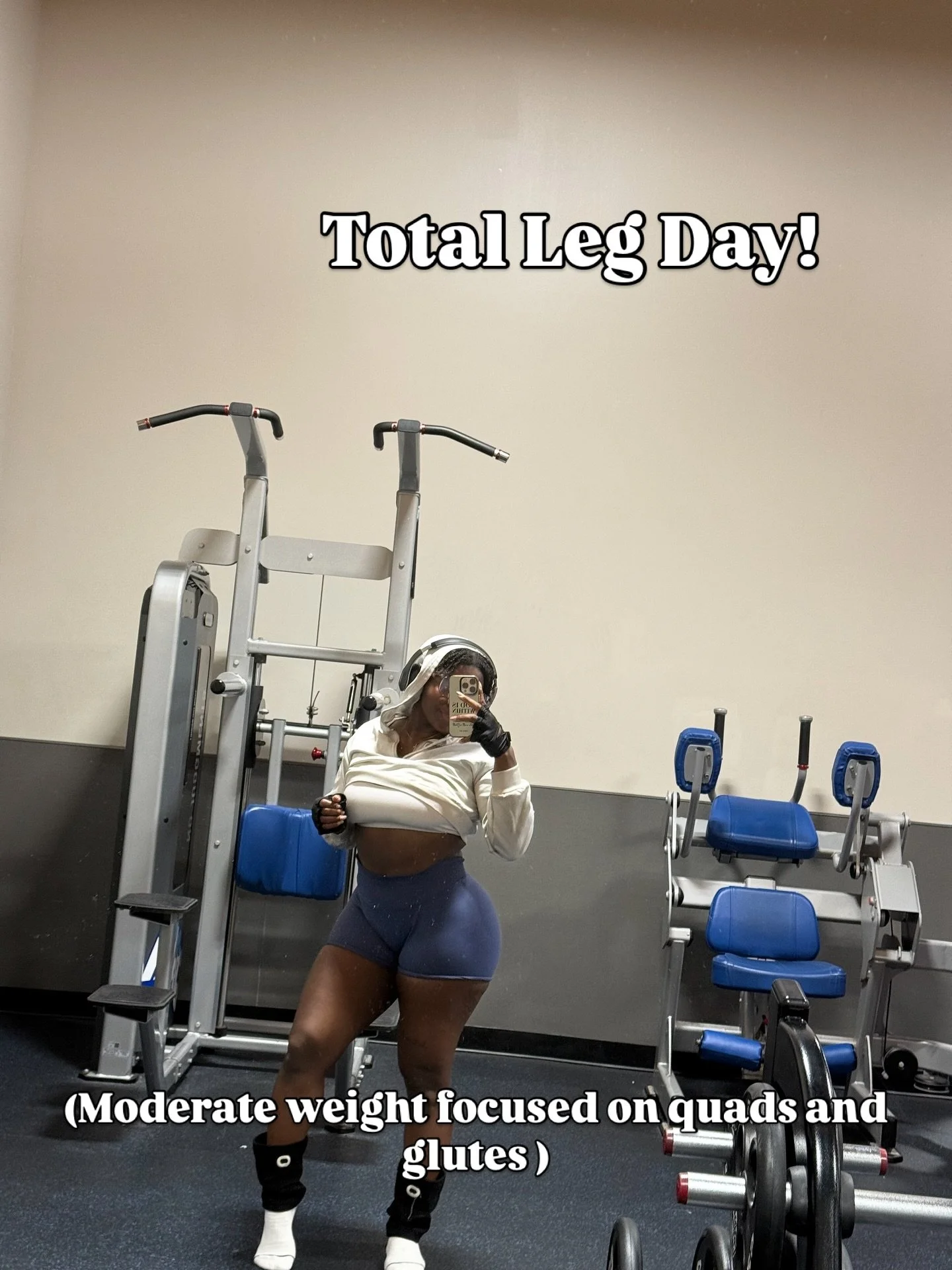 total leg day! 📌SAVE for later 💪🏾
workout details ⬇️
&bull;sumo deadlifts (warmup sets then working sets at 315lbs) 3x6
&bull;4x8 sumo RDLs to sumo squats
&bull;4x12 DB hip thrusts 
&bull;4x10 cable goblet squats 
&bull;3x12 leg extensions 
&bull;