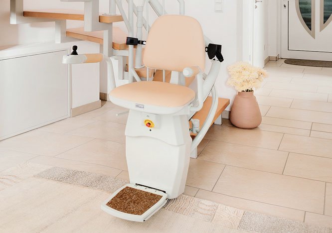 Butler-Hawle-Curved-Indoor-Stairlift in brightly lit beige home