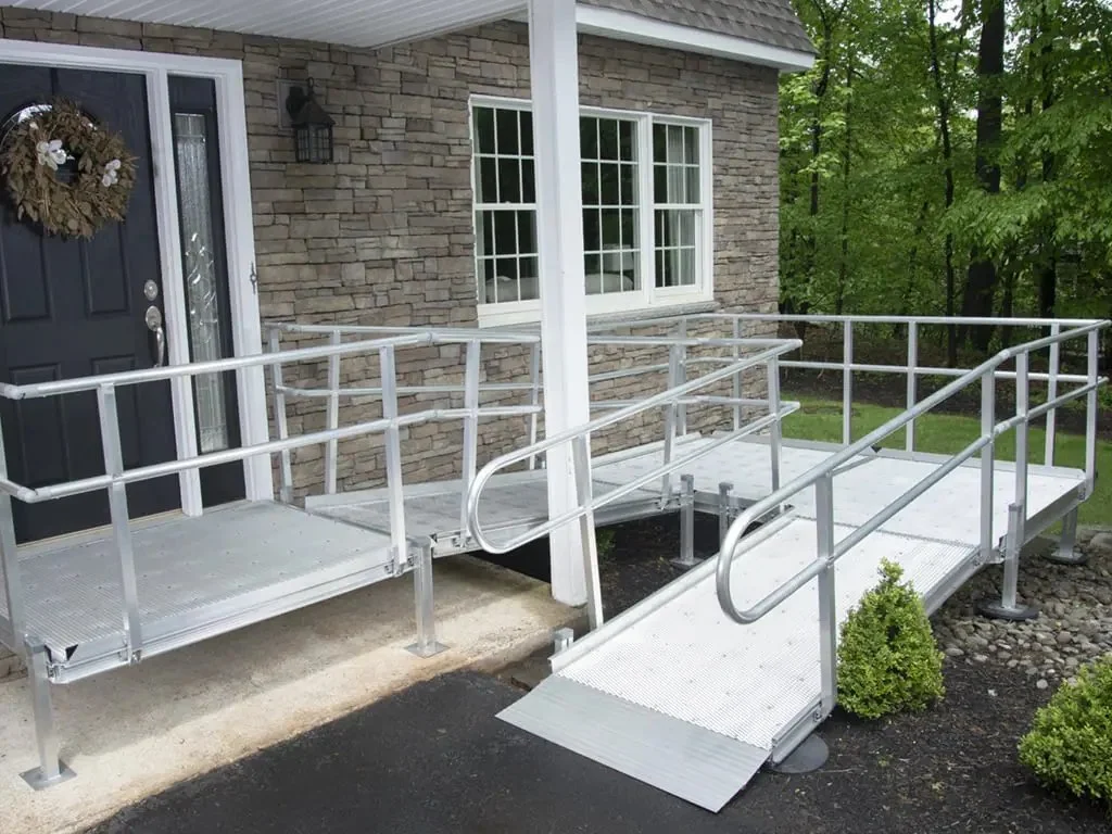 breeze-series™-open-mesh-aluminum-access-ramp-for-a-residential-home.jpg