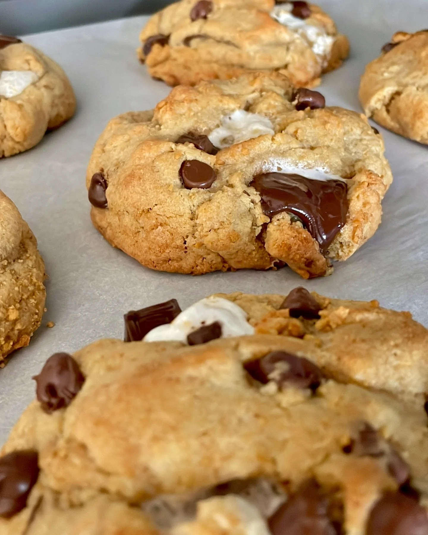 The best way to roll into the weekend is with one of our giant S&rsquo;mores Cookies 😏

DM us to order!

#amishbakery #cottagefoodbaker #locallymade #bakedgoods #madefromscratch #baker #foodporn #shoplocal #tampa #giantcookie #smores