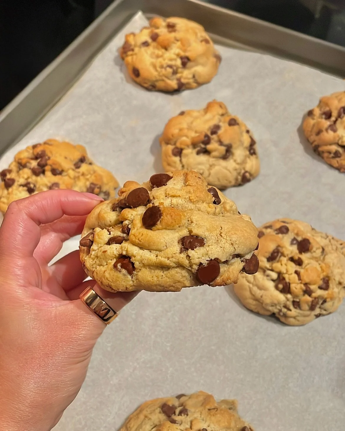 Grab yourself a giant Chocolate Chip Cookies at @olivorfarms this weekend while supplies last! 🍪😋

#amishbakery #cottagefoodbaker #locallymade #bakedgoods #madefromscratch #baker #foodporn #shoplocal #tampa #giantcookie
