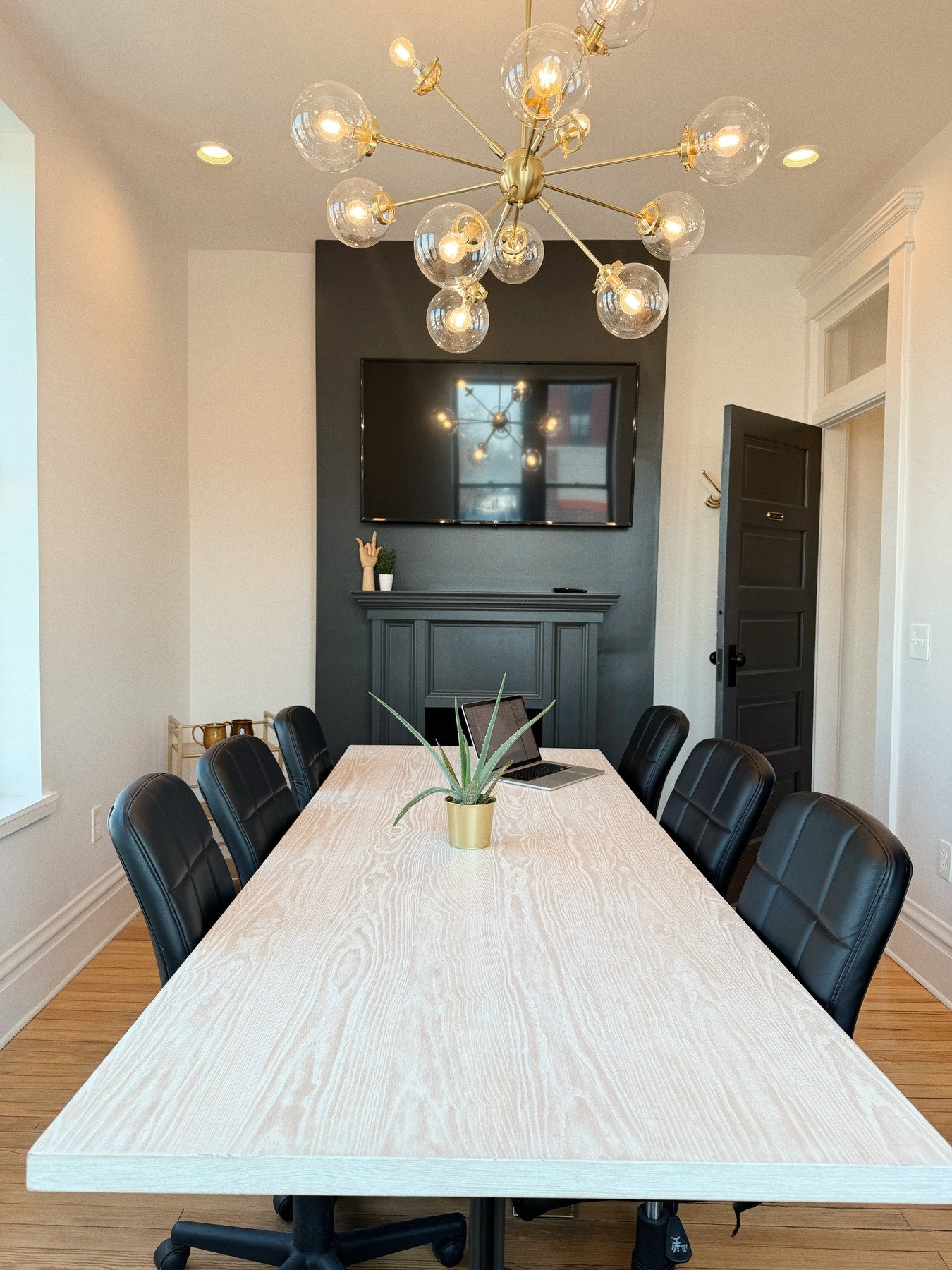 A great meeting deserves the right environment.
At The Merchant, our conference rooms provide a comfortable, professional setting for team meetings, client presentations, and collaborative work sessions.
Because where you meet matters just as much as
