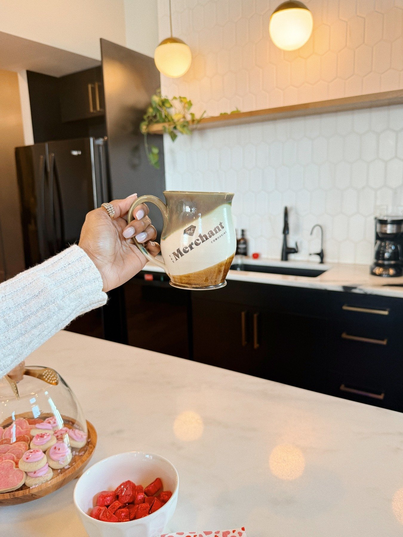 Welcome back to work. ☕

Start your day with a good cup and a space designed to keep you focused