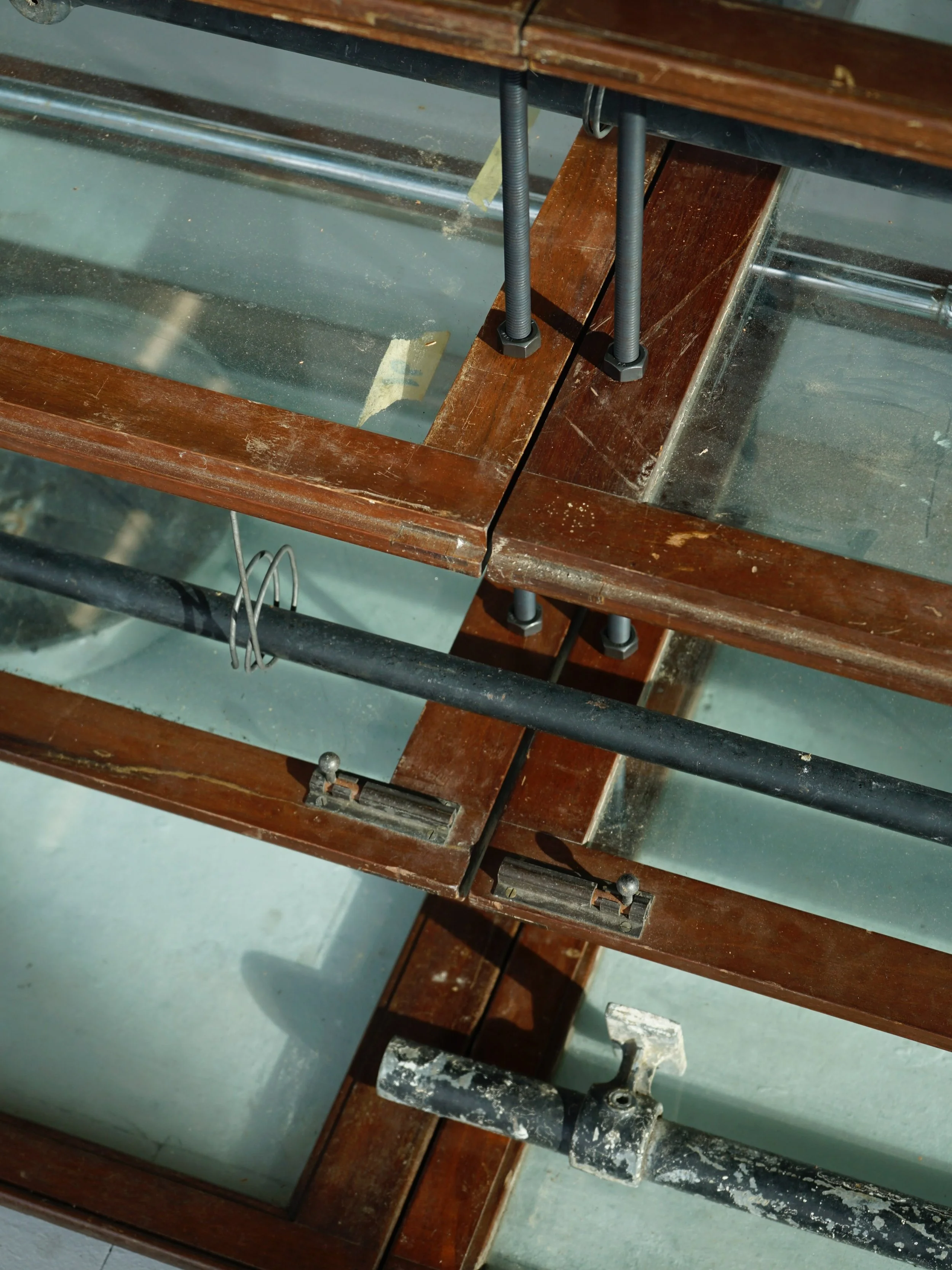 &lsquo;Mission Statement: Archived&rsquo;, 2026
Mahogany cabinet doors from the Natural History Museum&rsquo;s Minerals Gallery storage room (in use prior to modernization), accumulated dust, used pots and pans, reclaimed domestic metal rods, steel t