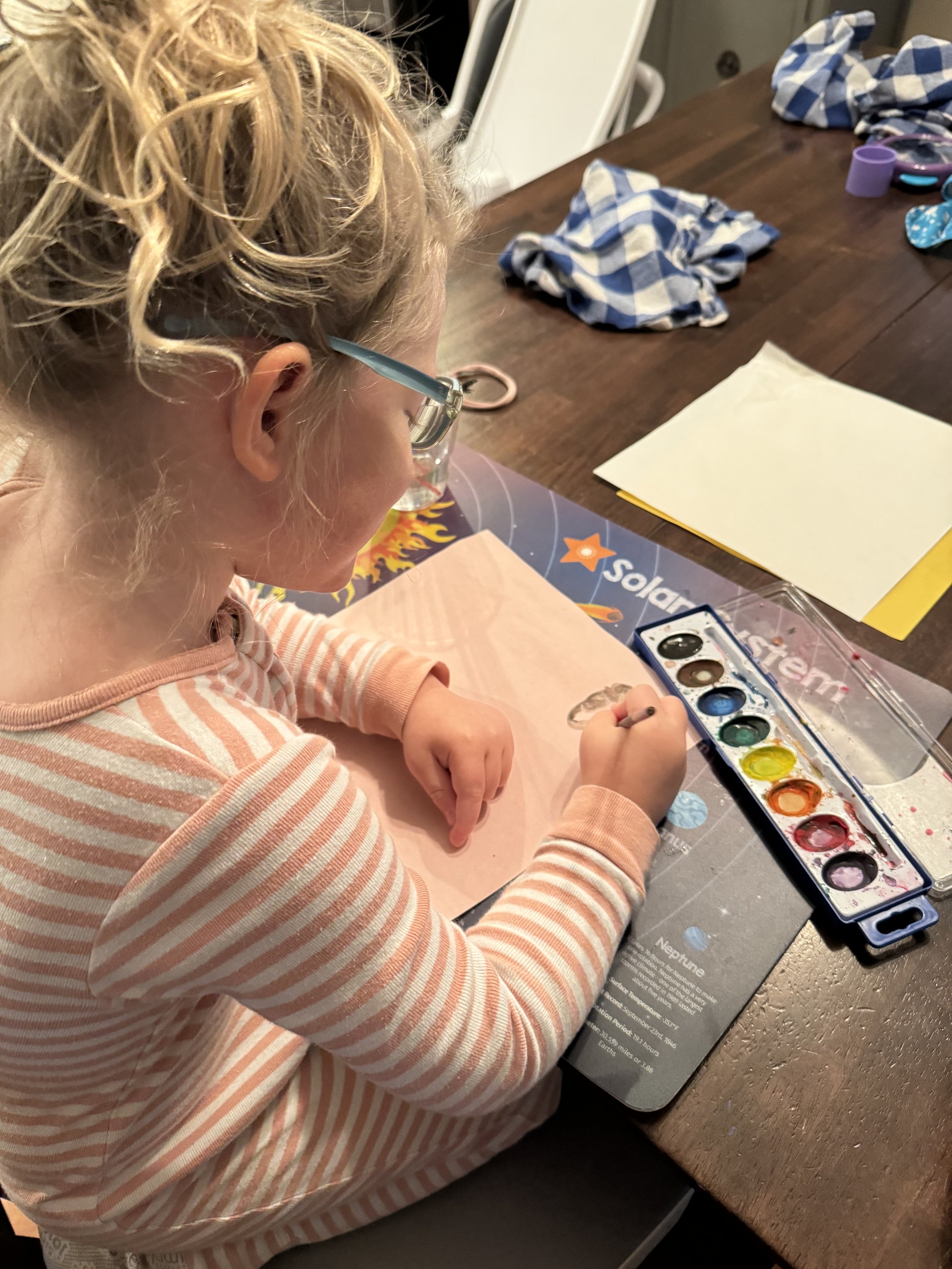 The girl loves watercolors