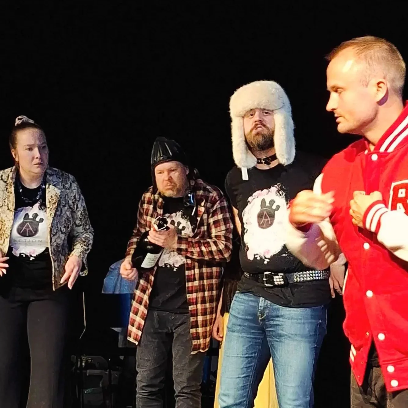 Sesongens siste improshow er gjennomf&oslash;rt! Takk til alle som har sett p&aring;, og bidratt med innspill 🍾 Vi elsker &aring; v&aelig;re litt gale og jeg digger &aring; spille med gjengen i @actionteater 🎭&hearts;️

The last improv show of the 