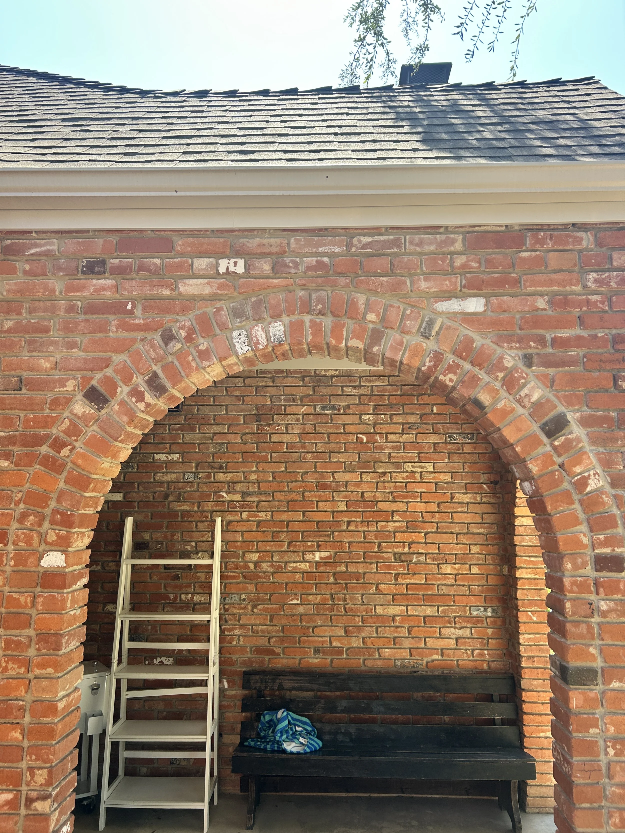 Cracked brick archway before structural masonry repair