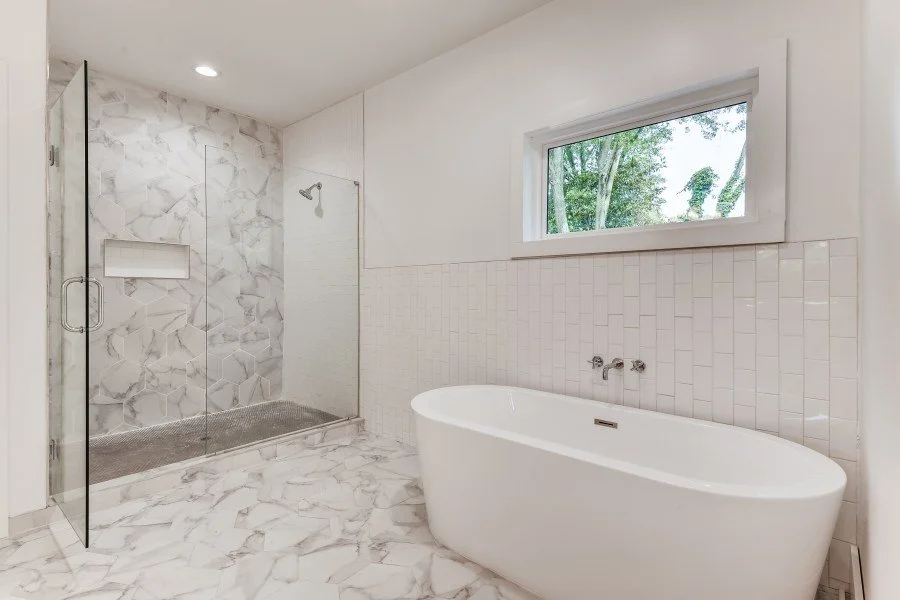 12 2nd Floor Master Bathroom 1591880719604.jpg