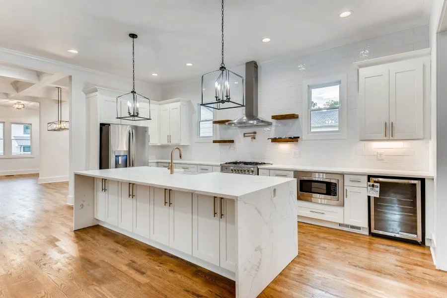 04 Kitchen 1591880719509.jpg