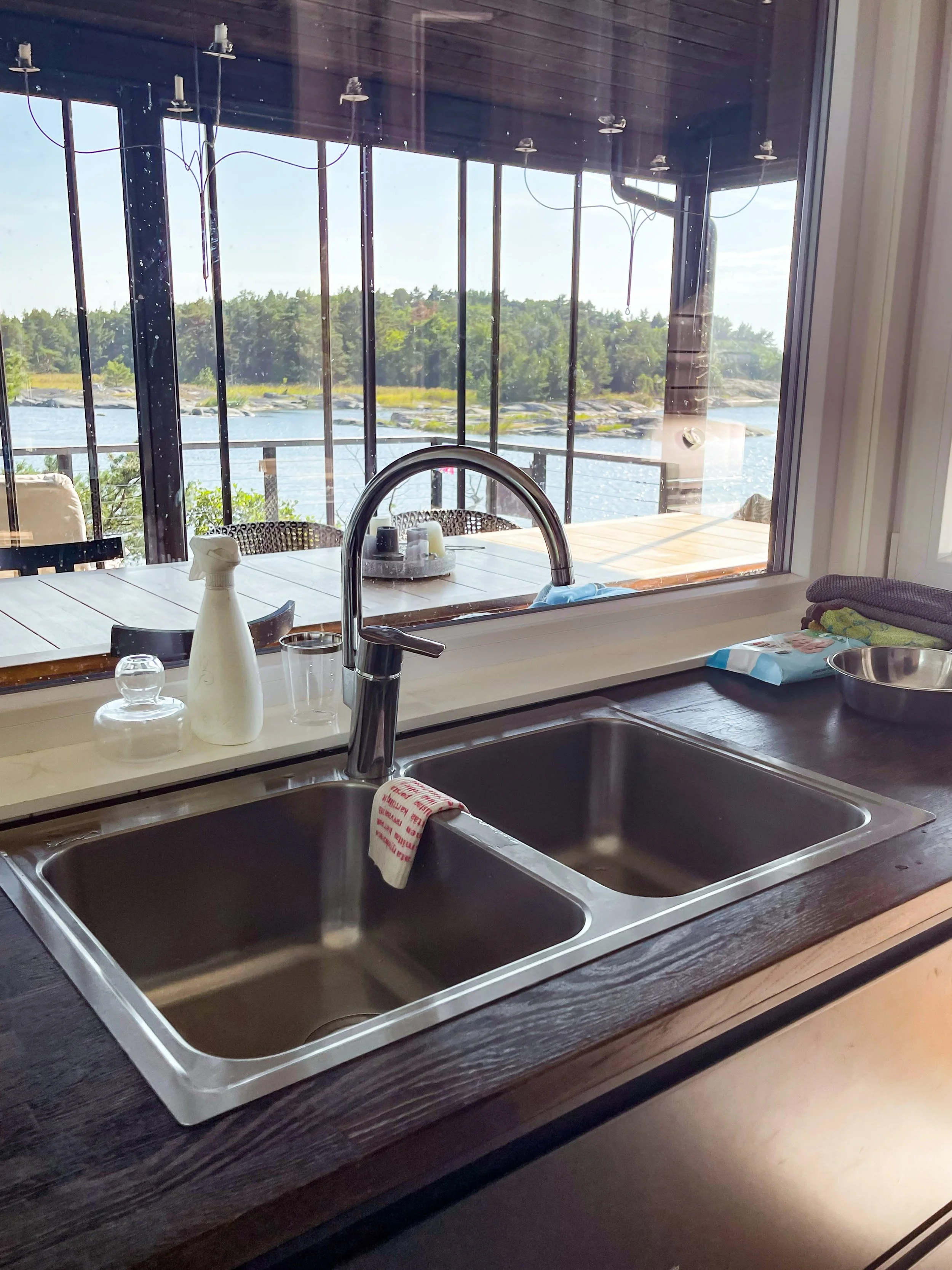 Large Double Basin Sink