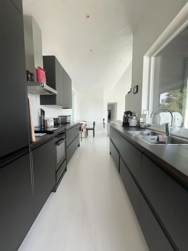 Airy Kitchen for Private Chef Hosted Dining