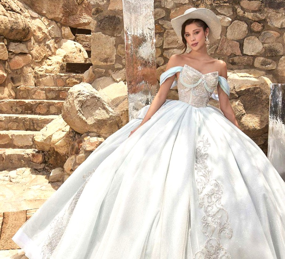 TRADITION! Reinas Tradicion and "Regazza". The perfect combination. This gown can go from ranch to ballroom in seconds.