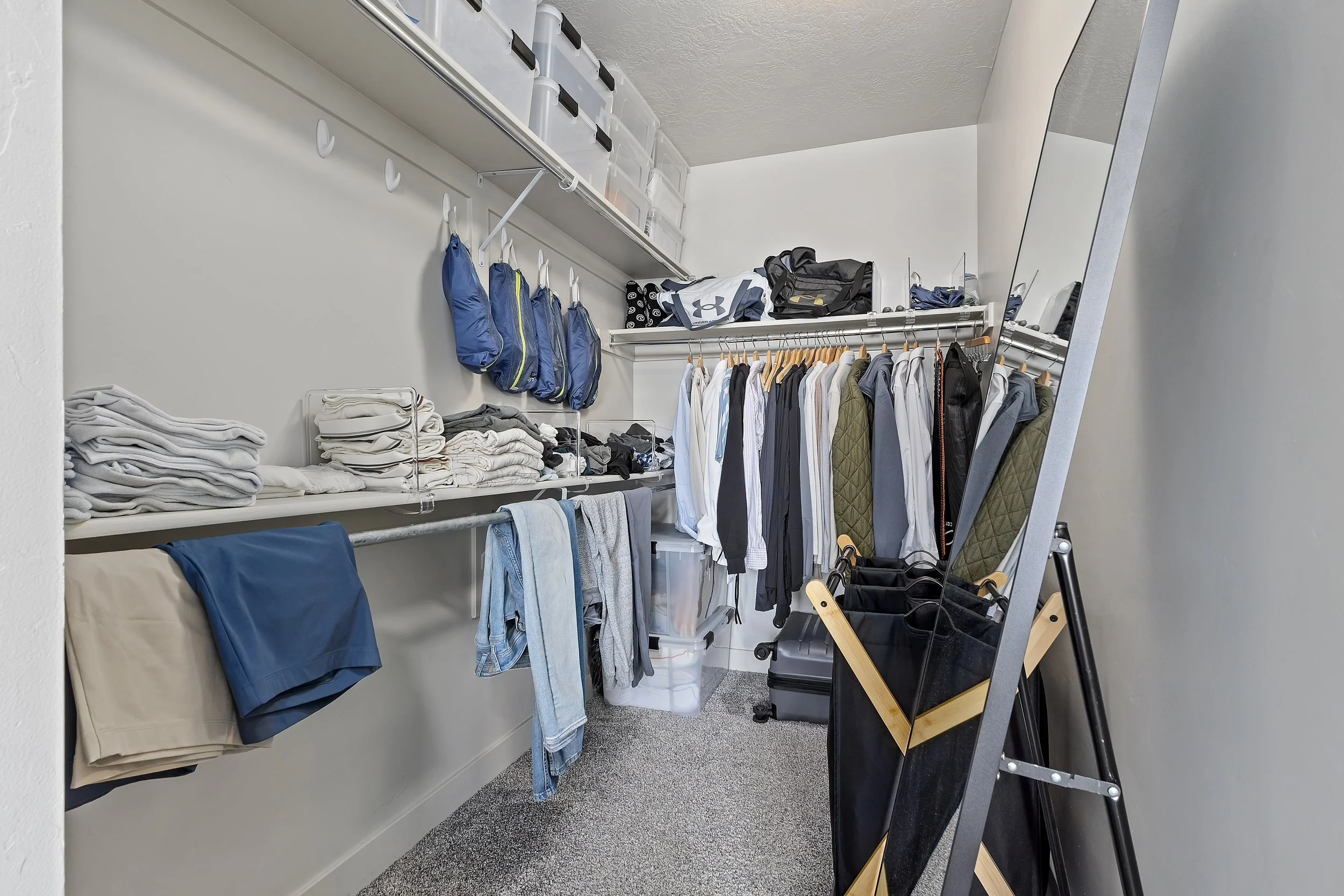 19-Closet.jpg