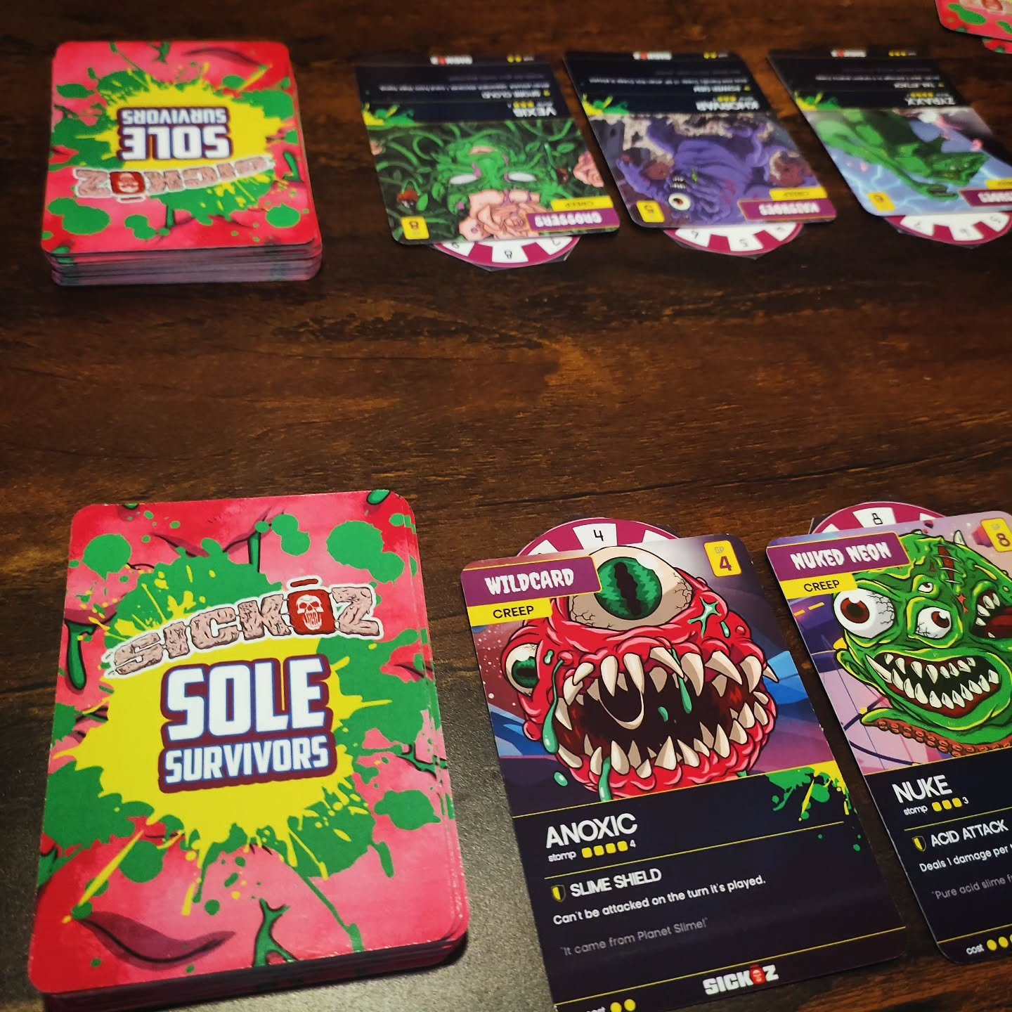 Anybody want a free print and play Sickoz card battler? 🤔 Been working on this for fun lately and I think it's just about finished. The grossest game on two feet!

#printandplay #deckbuilder #sickozshoes #solesurvivors #cardgame