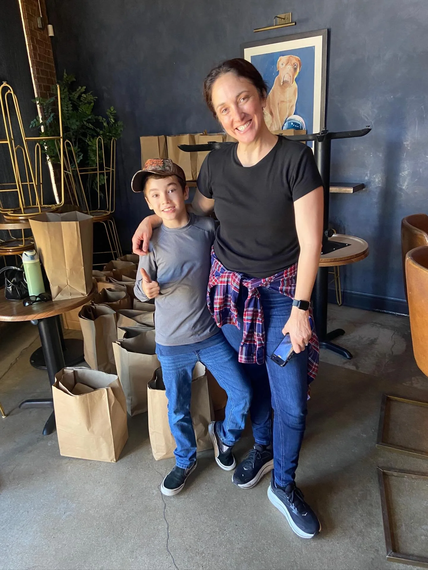 Thanks to @mad.collective.la for hosting grocery pickups throughout the holiday season to ensure that our neighbors know how loved they are.

Big hug to @eathappymediums @instacase82 @aramtertzakian @amandaessick @renee_vancans @mo_weinman @jkbrownel