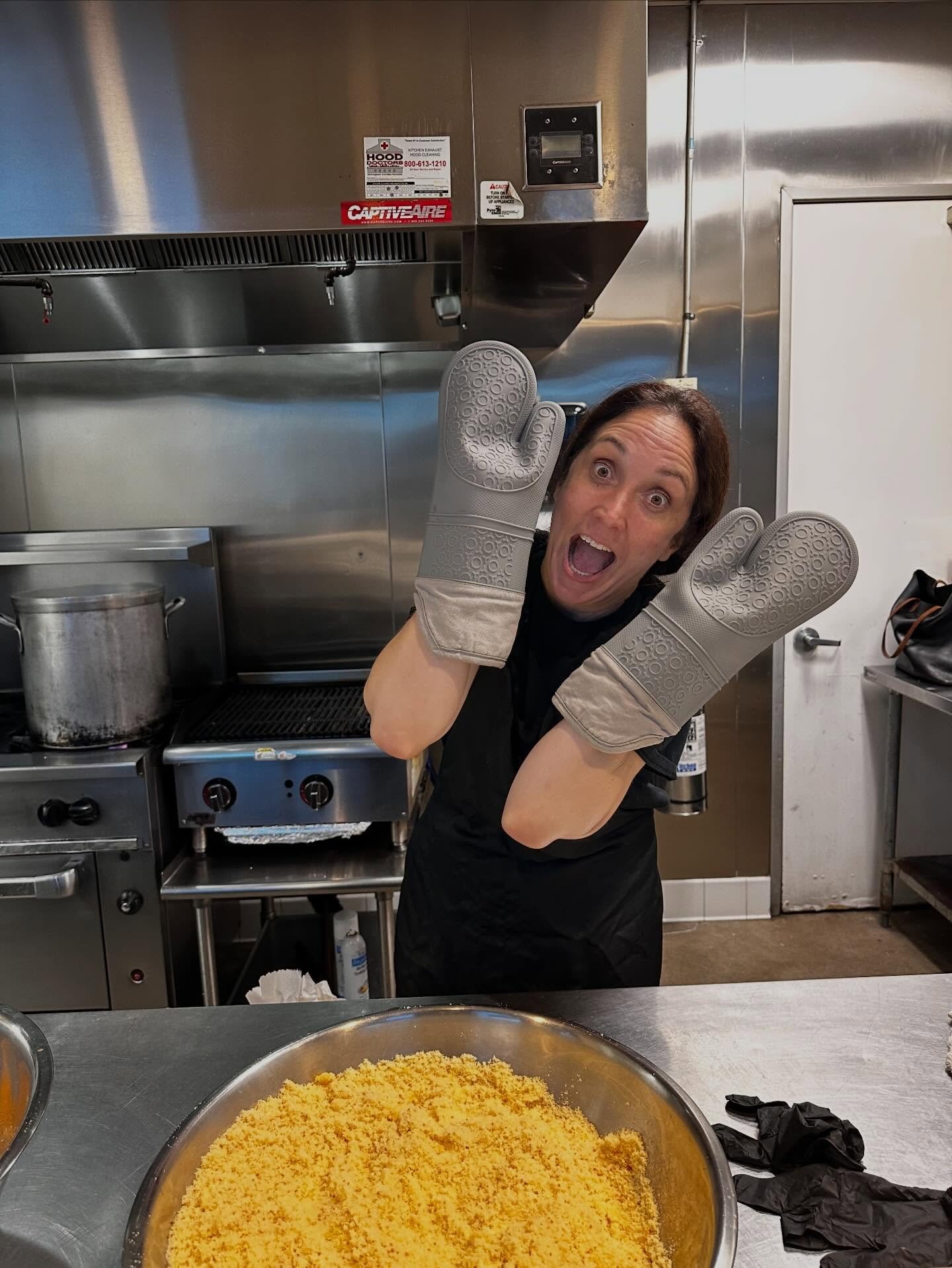 Shoutout to out the #womenowned founders ✨holding it down✨ in kitchens, on demos, on deliveries, labeling, shipping, answering all the calls &amp; emails. Earliest mornings, latest nights, righteous babes showing up for themselves, their families, an