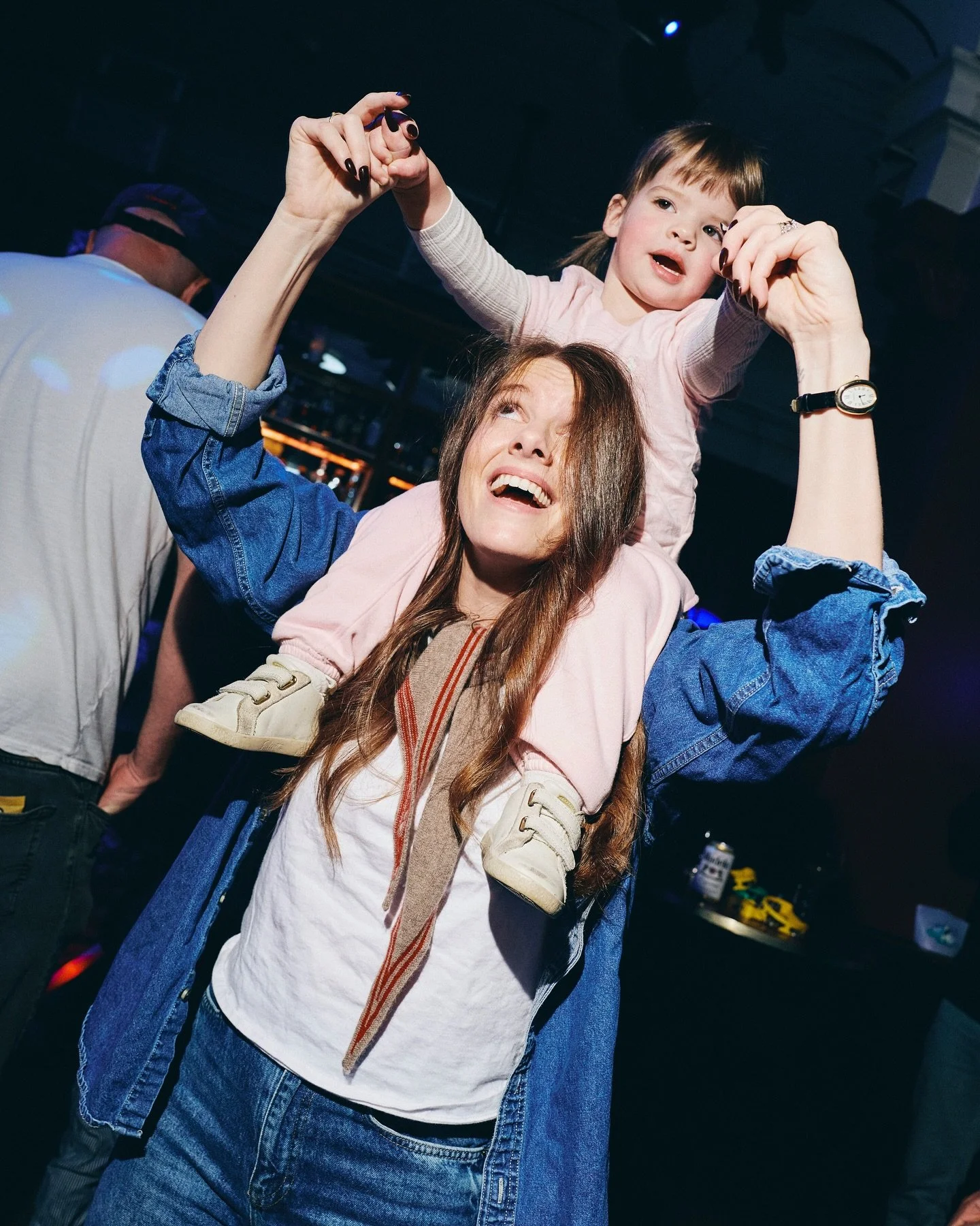 Peep the beautiful families that party with us! Last weekends event photos by @kellytaub are live on the @aparentlykidding website! LINK IN BIO.