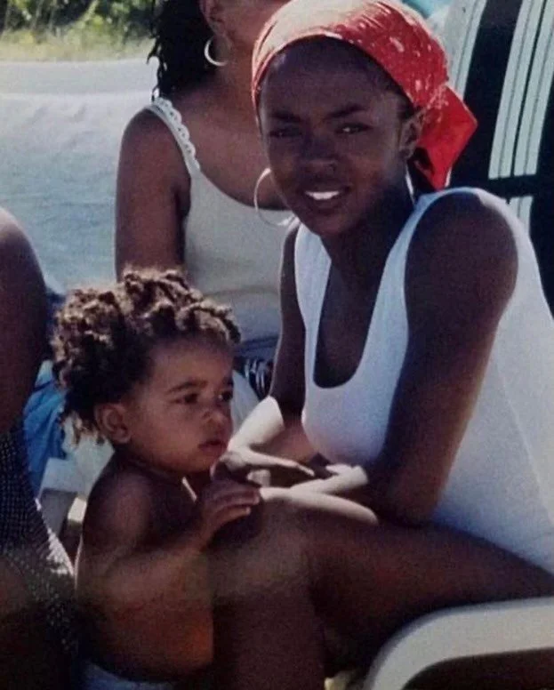 Happy Mothers Day to all the Mamas! 💐