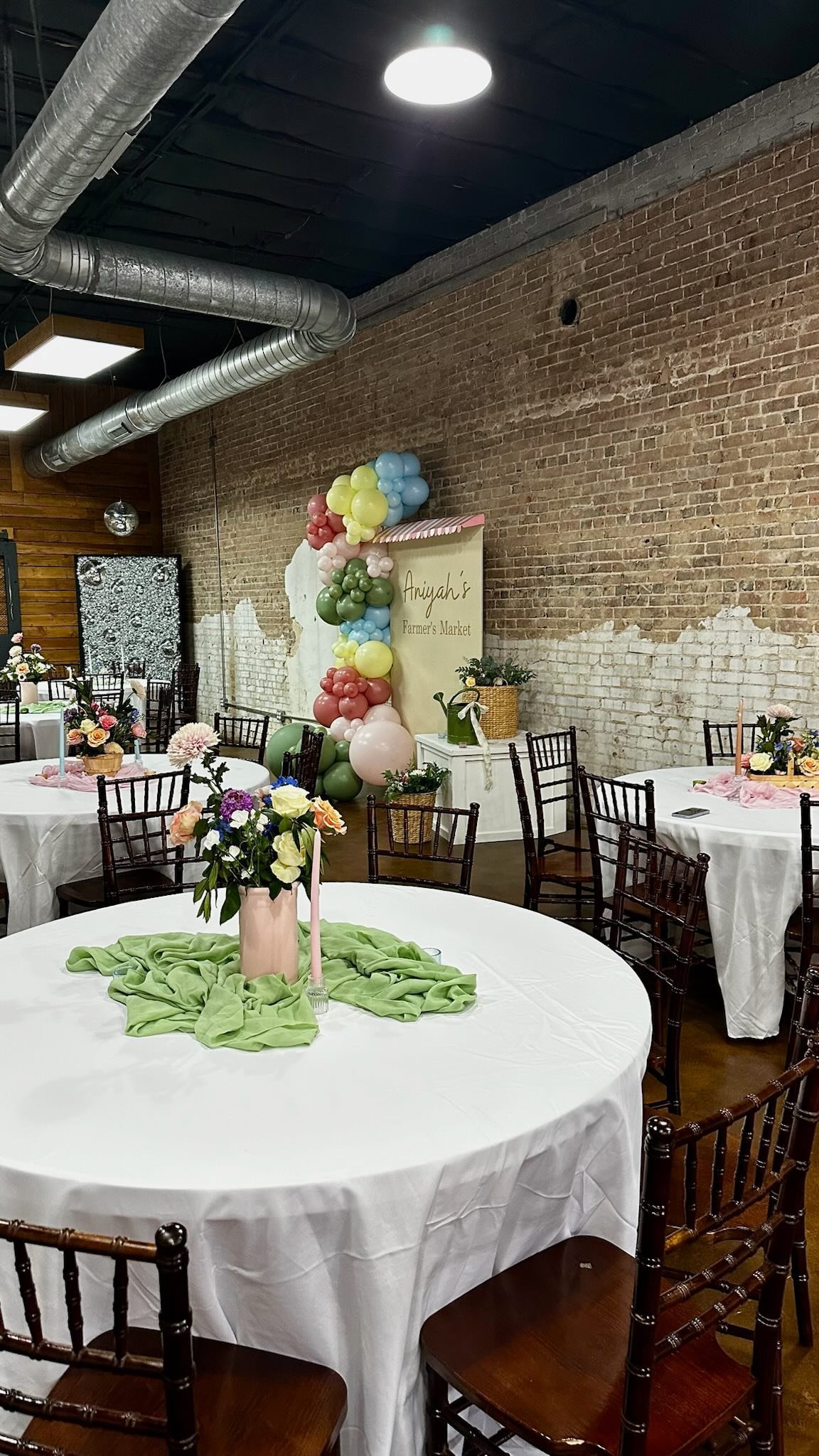 Only the best vibes at Riley’s Room ✨🌸 now booking - baby/wedding showers, birthdays, banquets, rehearsal dinners, intimate weddings and more! We can’t wait to help bring your next event to life!