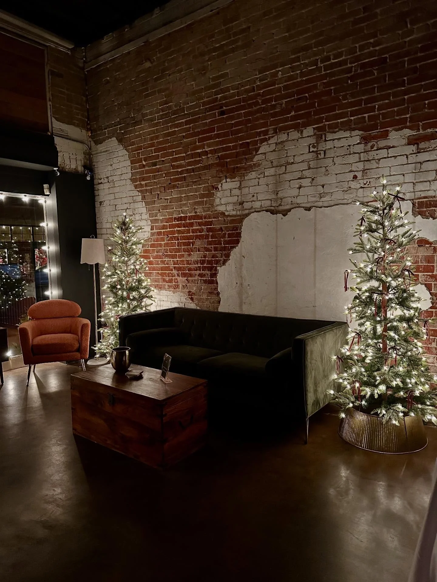 We&rsquo;re ready for all the cozy holiday vibes 🍂🌲
Here is our remaining availability for November and December! Visit our website or send us a message to get your holiday party on the books 🫶🏻