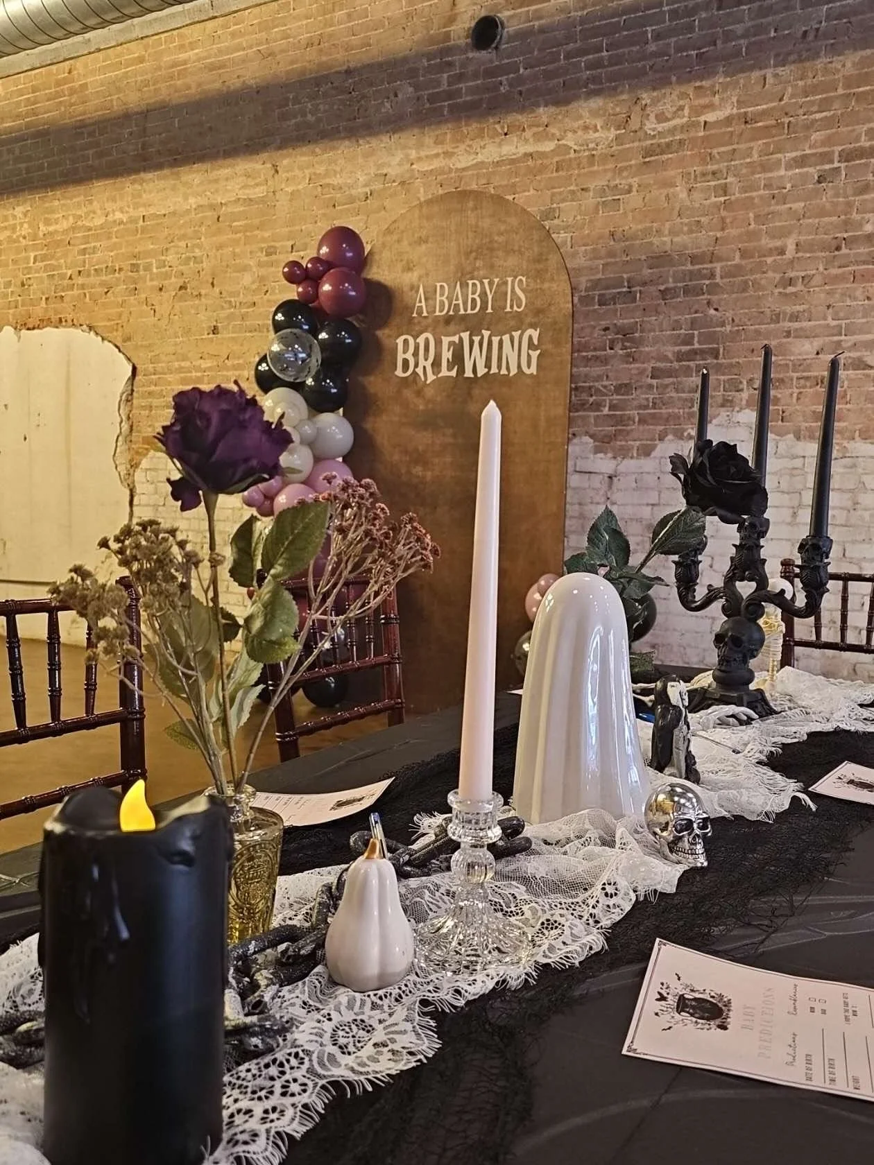 A baby is brewing 🕯️🔮🕸️🖤
The cutest &ldquo;spooky sprinkle&rdquo; - we love seeing all the fun details our clients add to their events!

@sunnyandboard 
@tastelikemore.tx