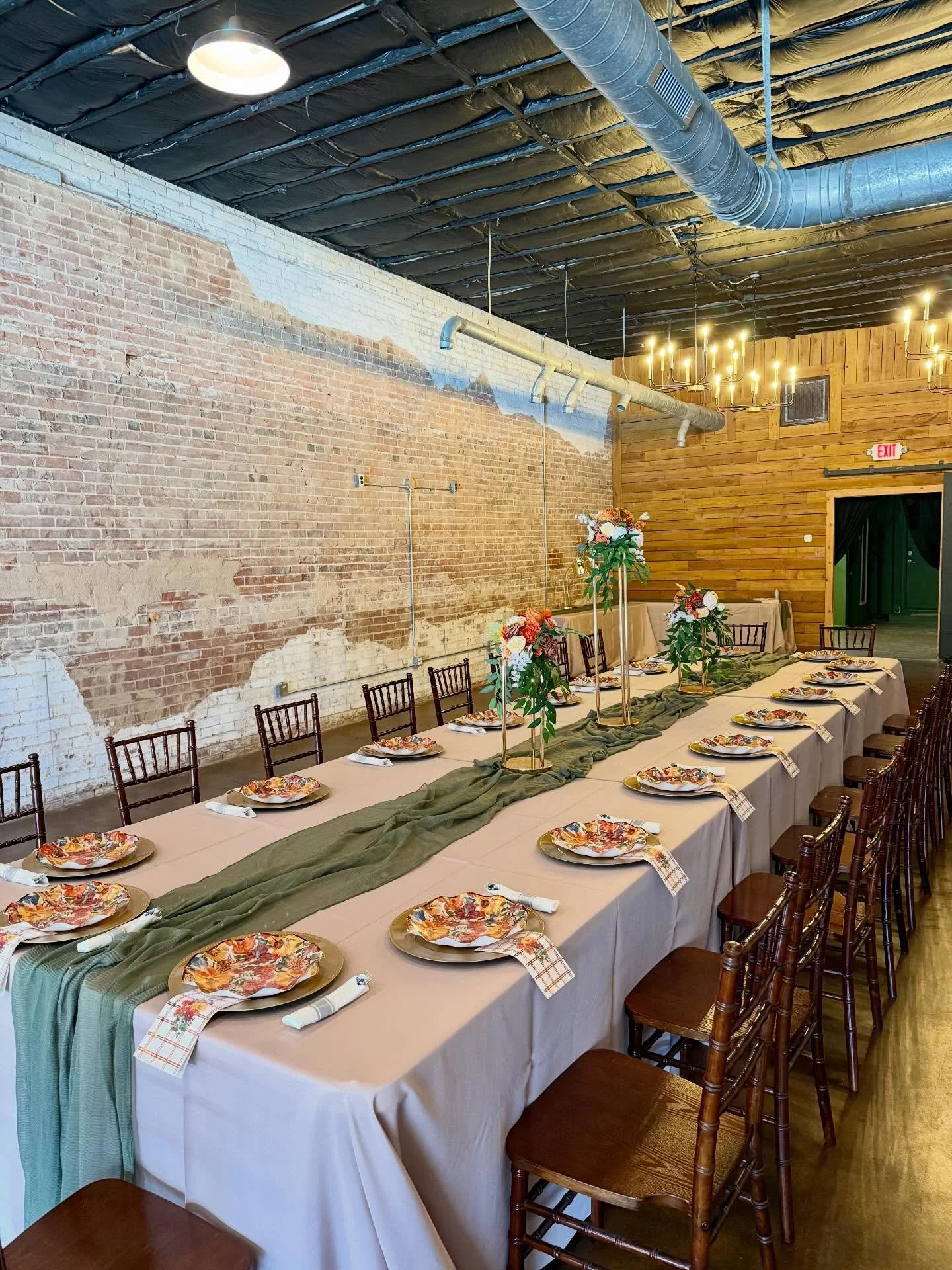 Hosted our family last night and we had the best time 🍂🦃 Happy Thanksgiving everyone - we are so grateful for your love and support 🧡