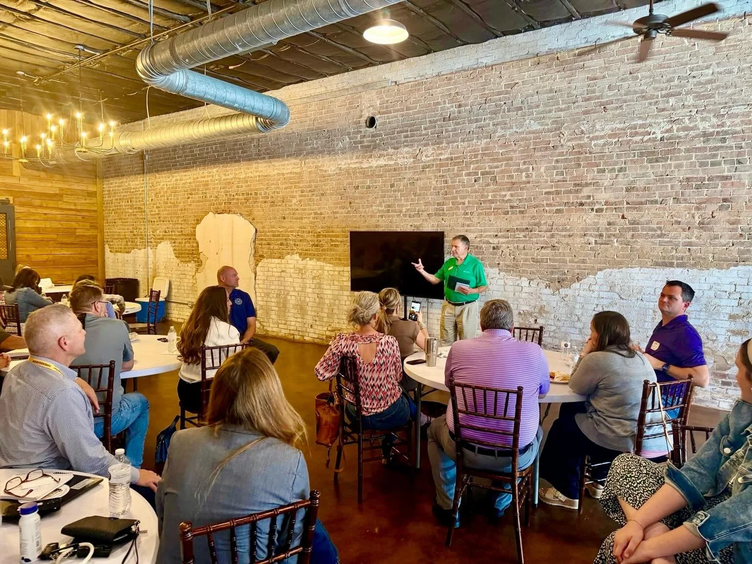 Need a space for meetings, classes, trainings, or small events? We offer discounted weekday rates Monday through Thursday! Visit our website or message us for more info!

www.rileysroomeventstudio.com