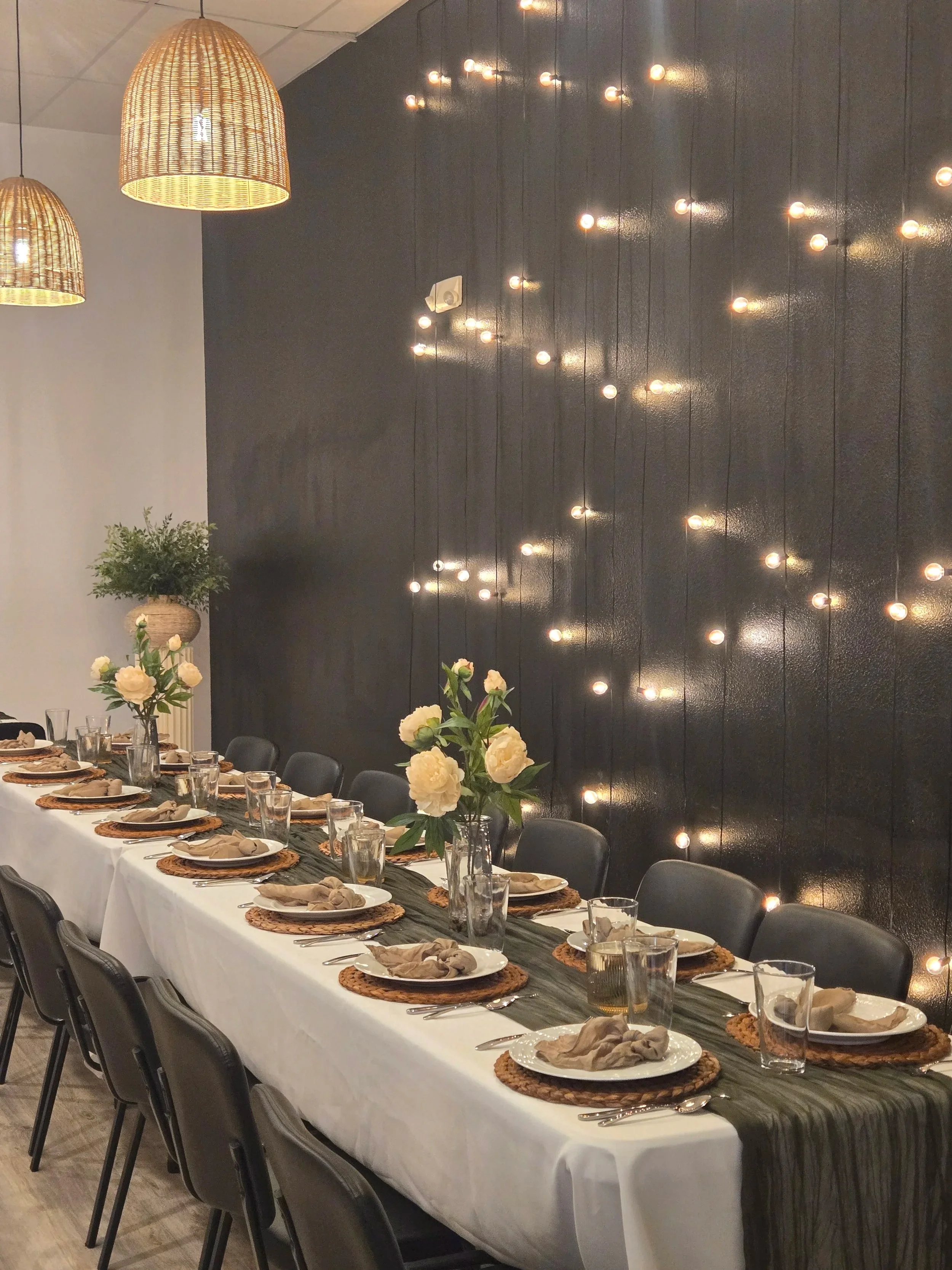 Table setting at Oasis Events Collective in Sarasota Florida.  Event Venue for baby showers, bridal showers, gender reveals and engagement parties. near Bradenton, Lido Key Beach and Siesta Key Beach.