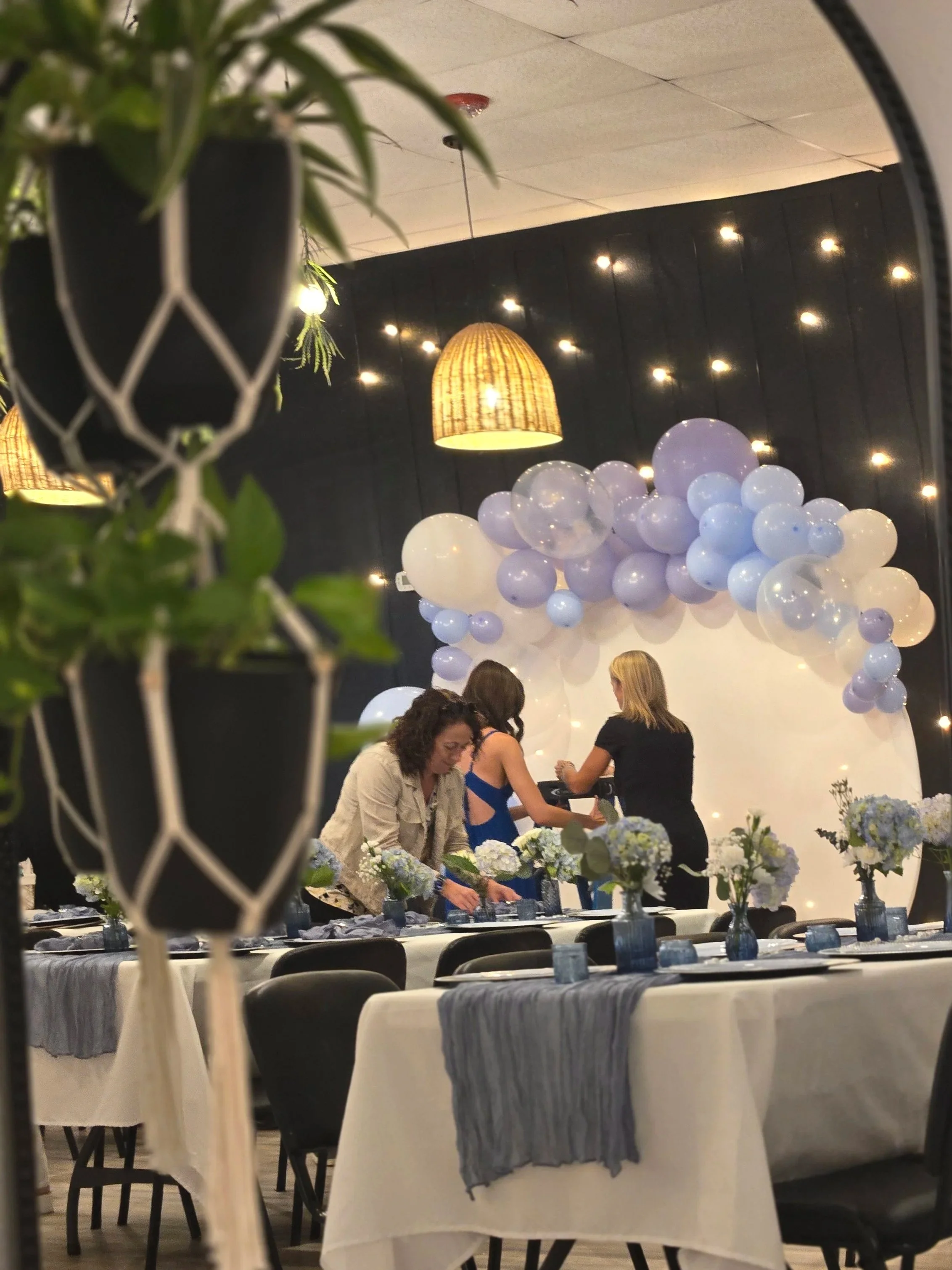 At Oasis Events Collective we offer balloon arches and lots of decor options.  We are a small, intimate venue.  Perfect for baby showers, birthday parties, micro weddings, gender reveals and more.  Near Lakewood Ranch, Bradenton and Venice.