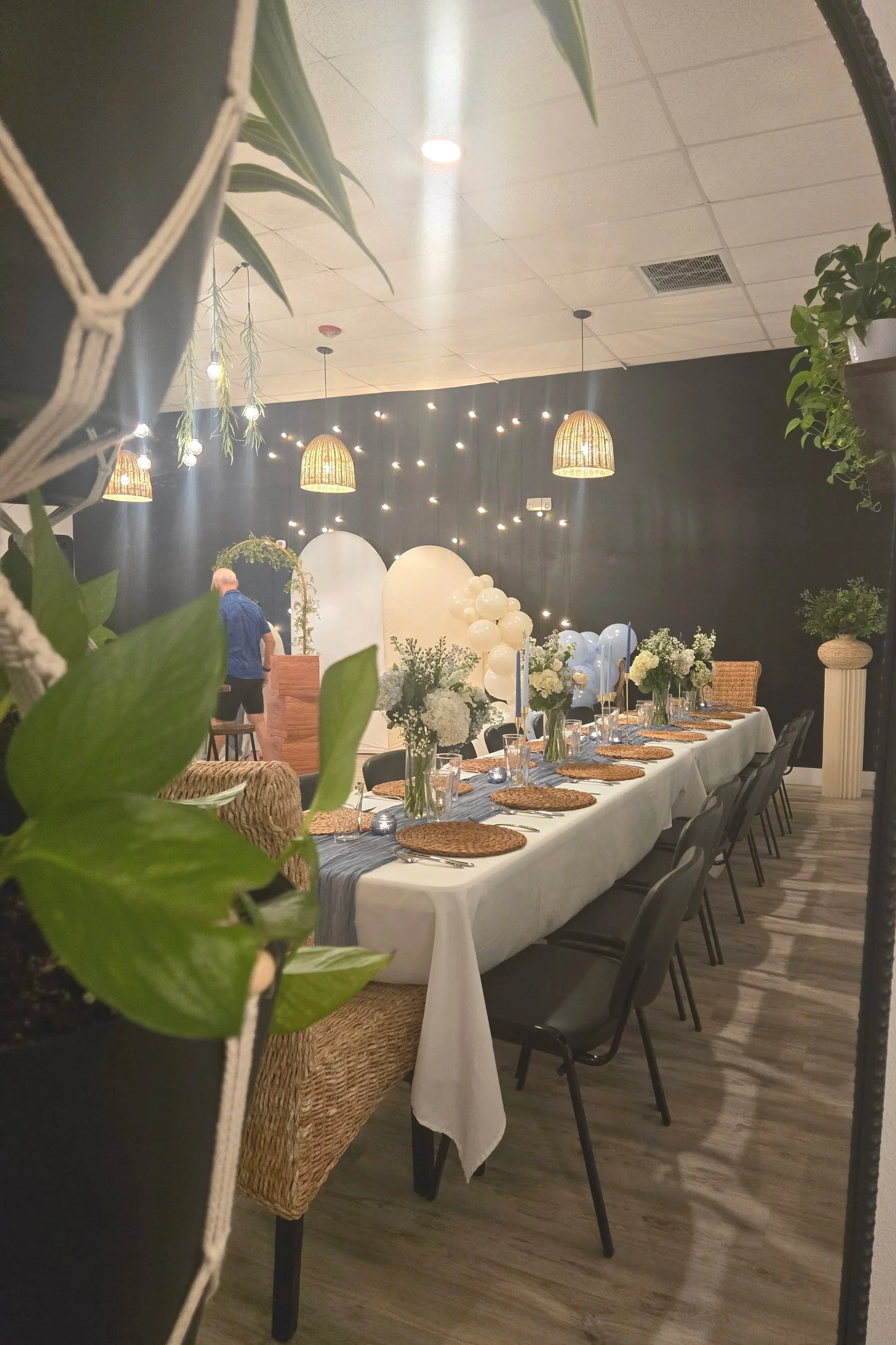 Table setting at Oasis Events Collective in Sarasota Florida.  Event venue for baby showers, bridal showers, micro weddings, near Lakewood Ranch, Venice, Myakka City, and Lido Key Beach
