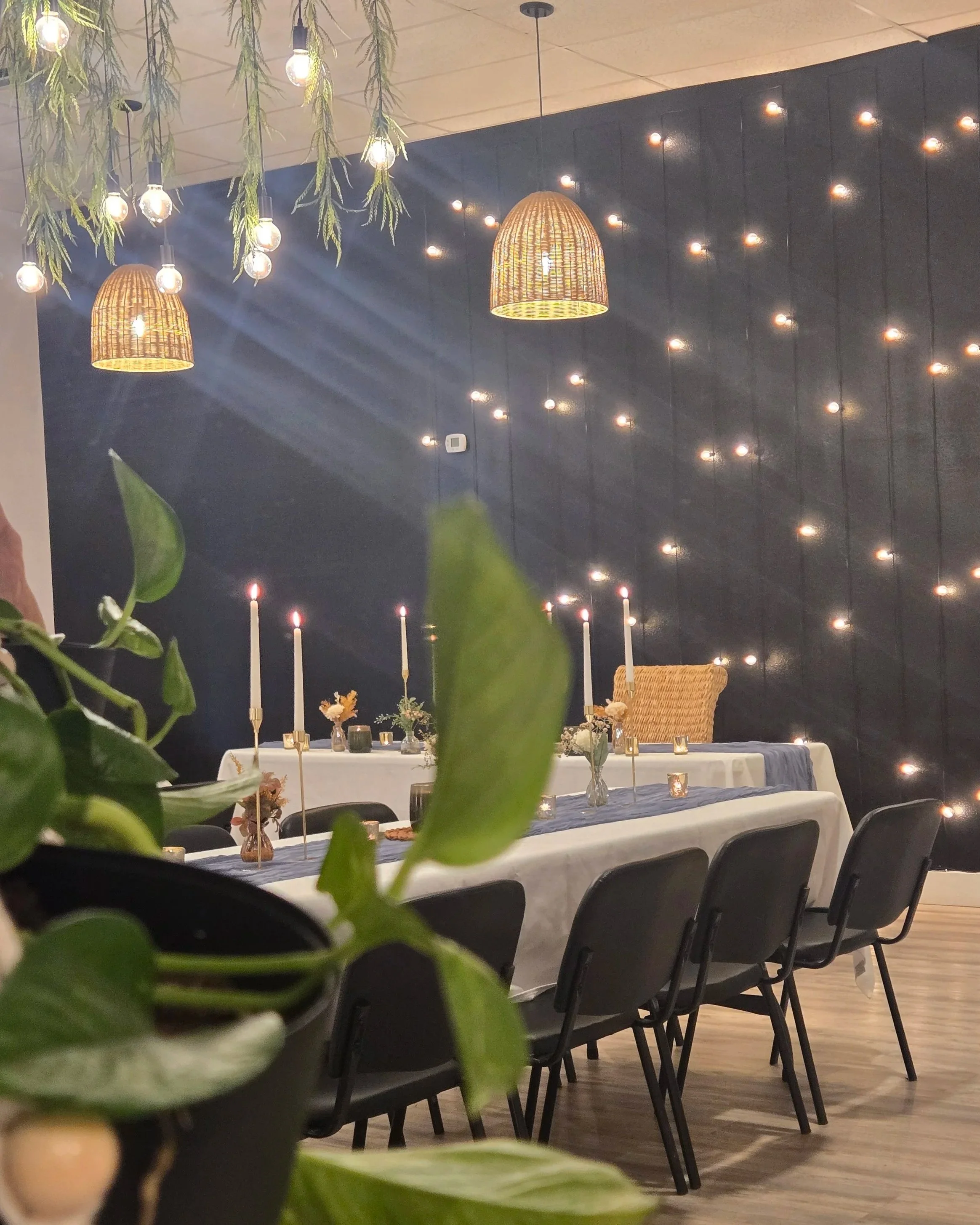 A cozy baby shower at Oasis Events Collective in Sarasota Florida.  An event venue, used for baby showers, bridal showers, corporate meetings and birthday parties.  Also serving Lakewood  Ranch, Parrish and Venice.